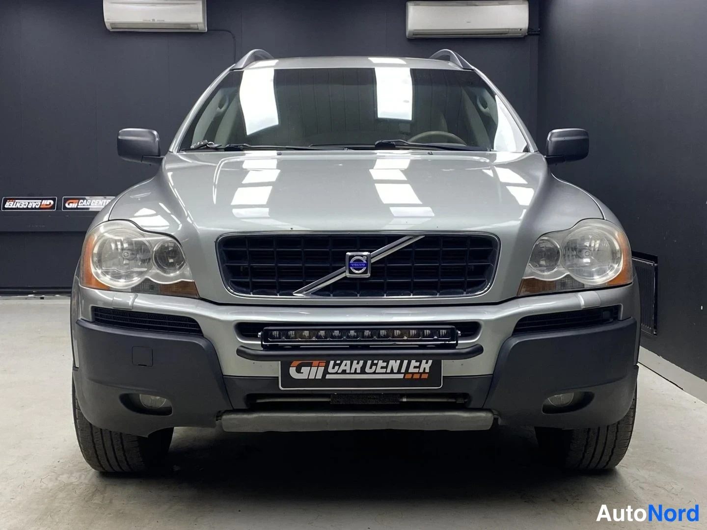 Harmaa Volvo XC90 2004, edestä, kuva 3