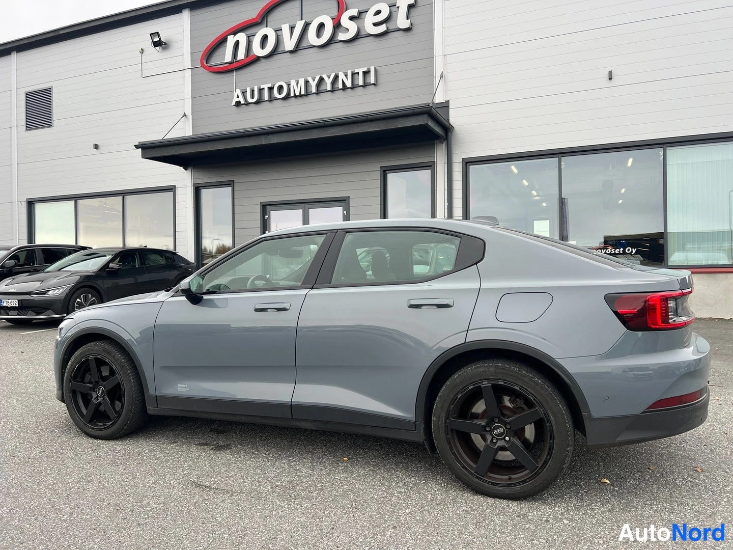 Harmaa Polestar 2 2021, takaviisto, kuva 2