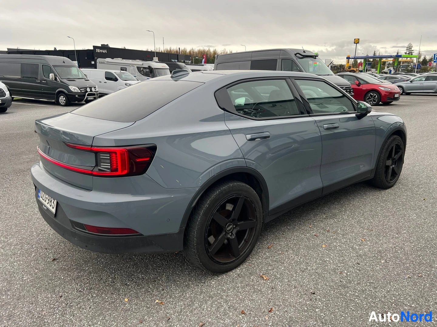 Harmaa Polestar 2 2021, takaviisto, kuva 3