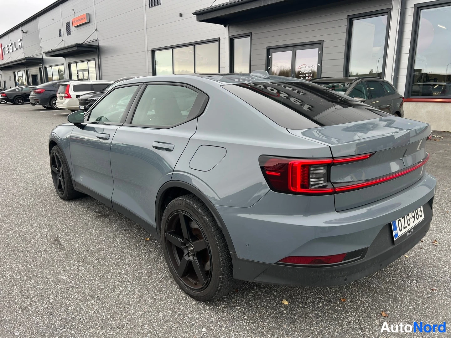 Harmaa Polestar 2 2021, takaviisto, kuva 4