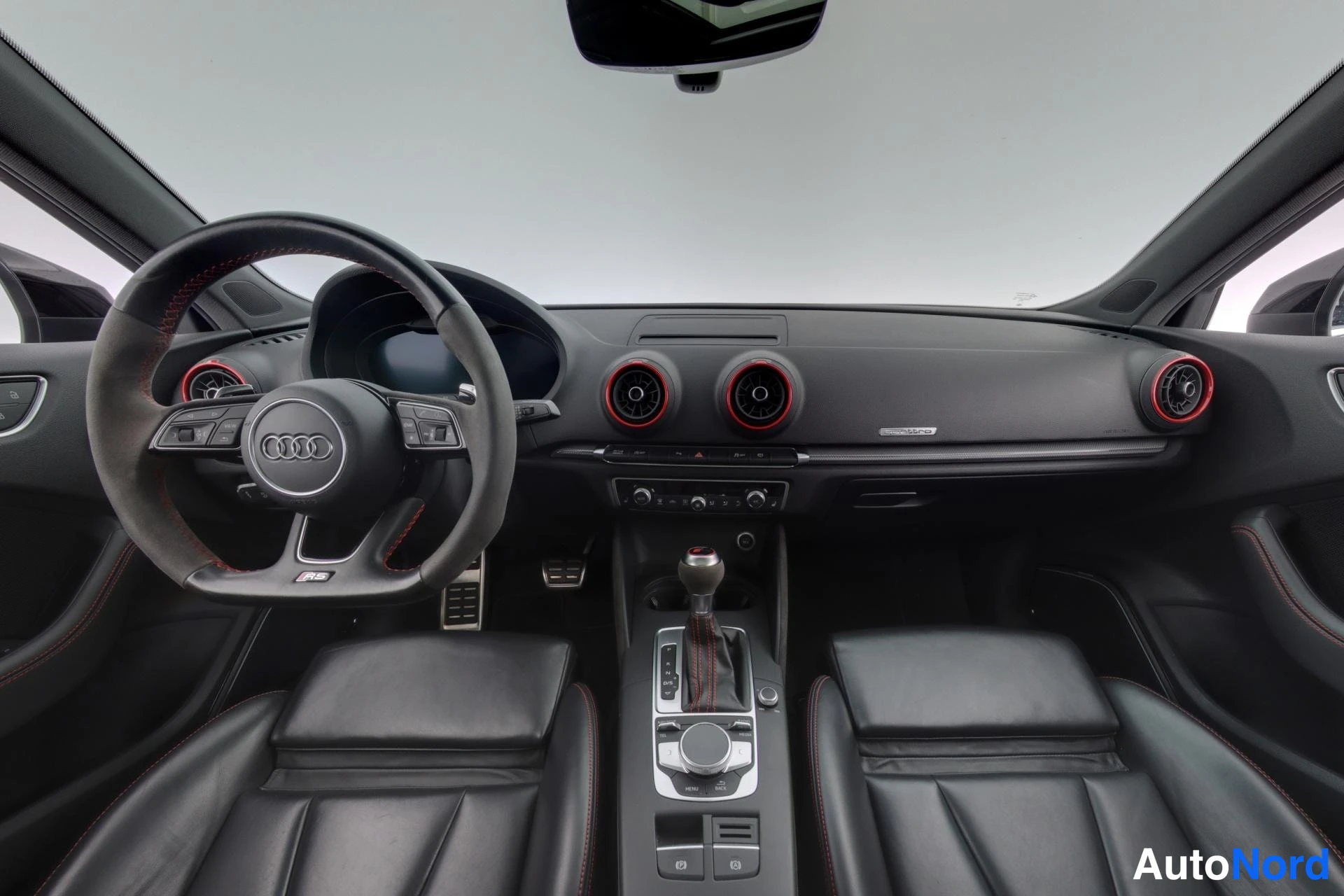 Harmaa Audi quattro 2018, ohjaamo, kuva 6
