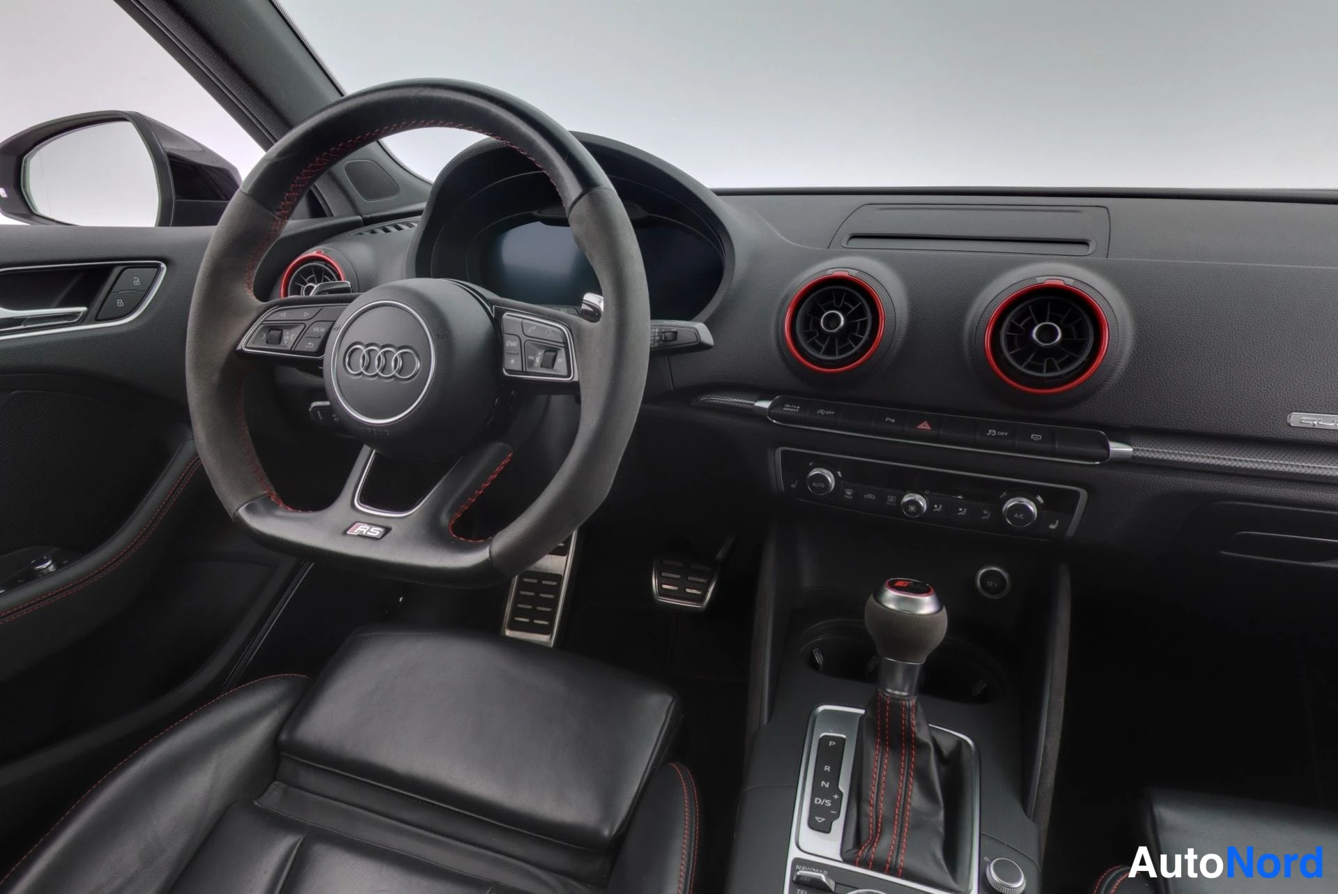 Harmaa Audi quattro 2018, ohjaamo, kuva 7