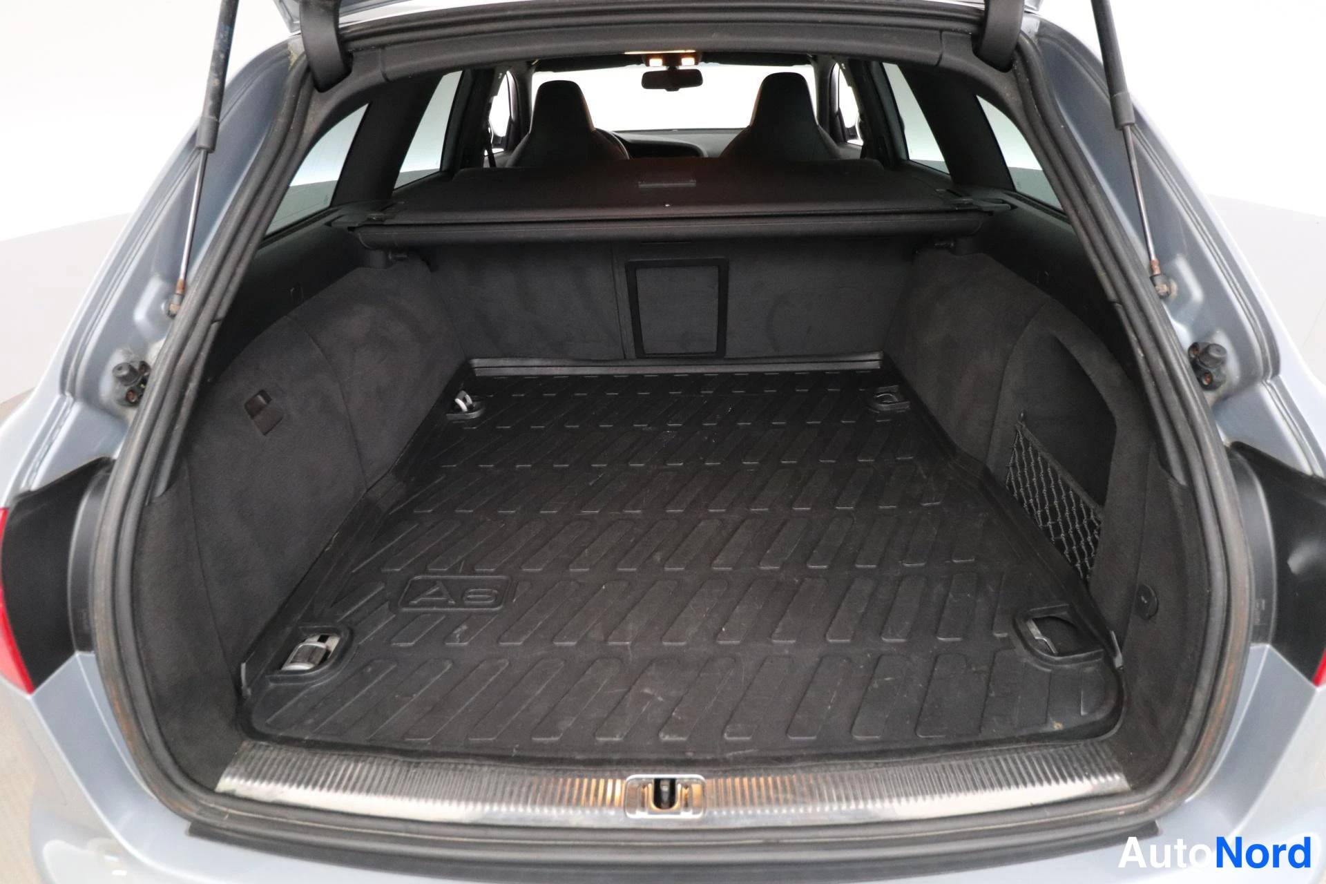 Hopea Audi RS6 2008, tavaratila, kuva 13