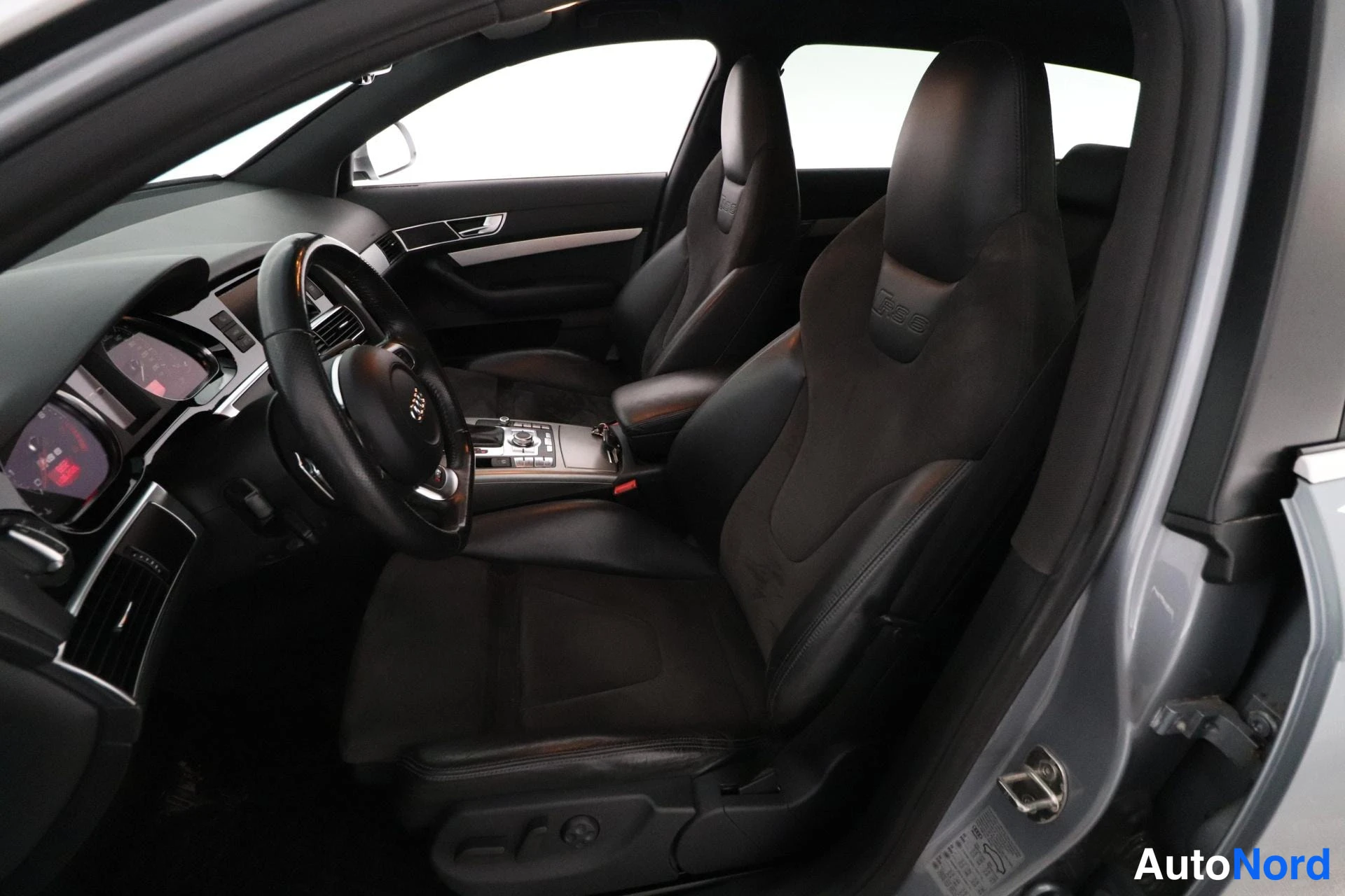 Hopea Audi RS6 2008, ohjaamo, kuva 7