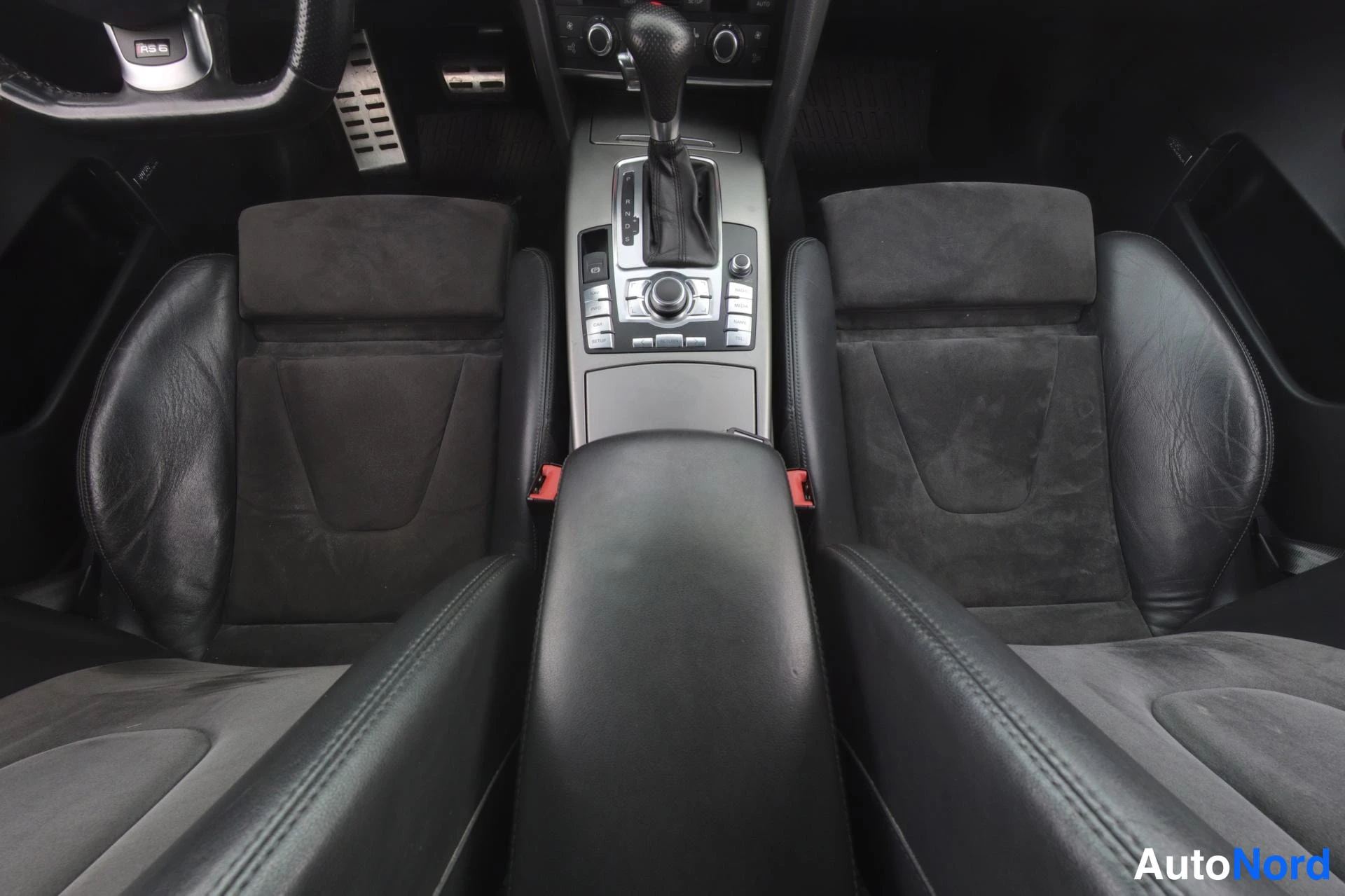 Hopea Audi RS6 2008, etuistuimet, kuva 10