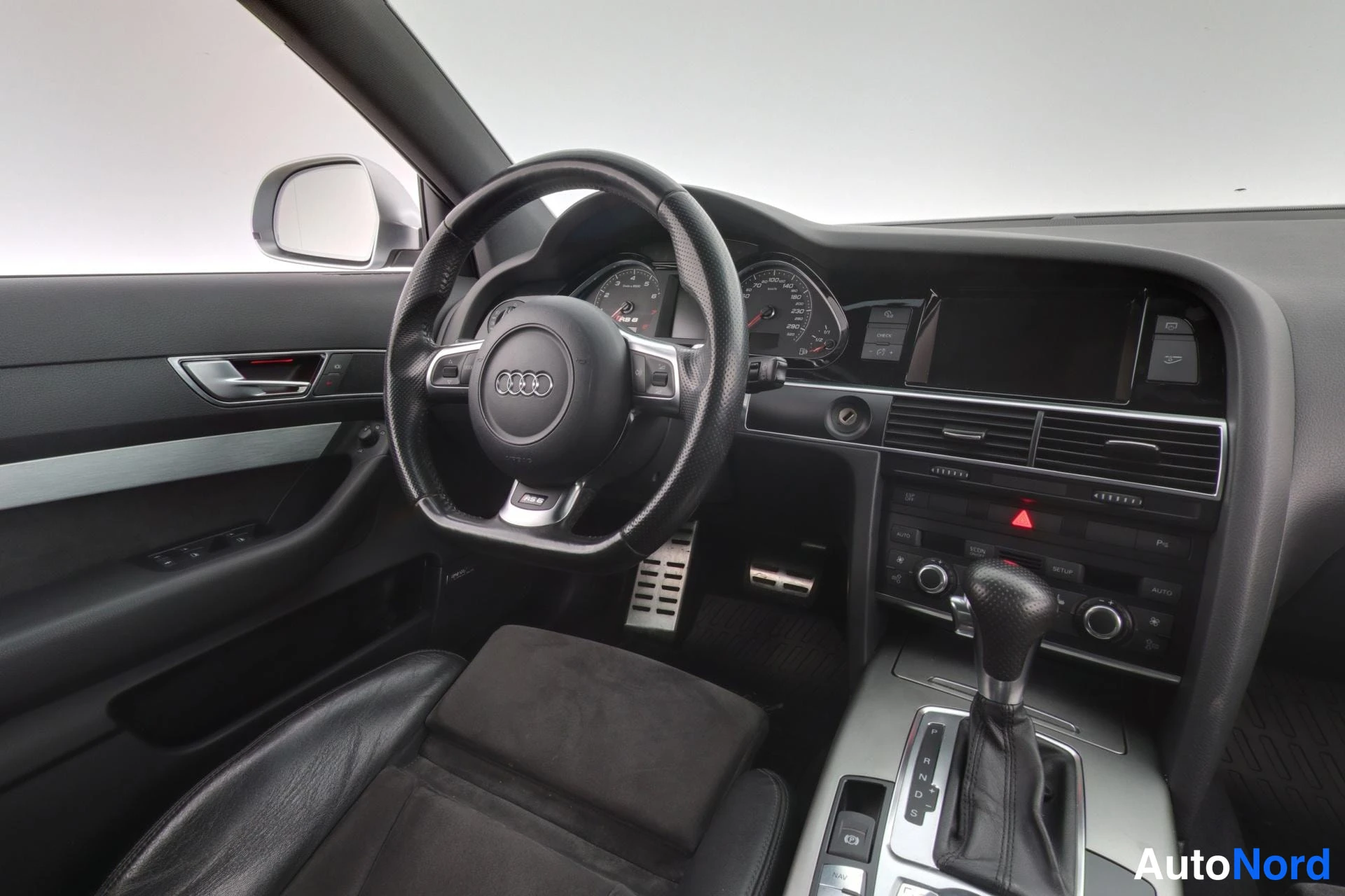 Hopea Audi RS6 2008, ohjaamo, kuva 9