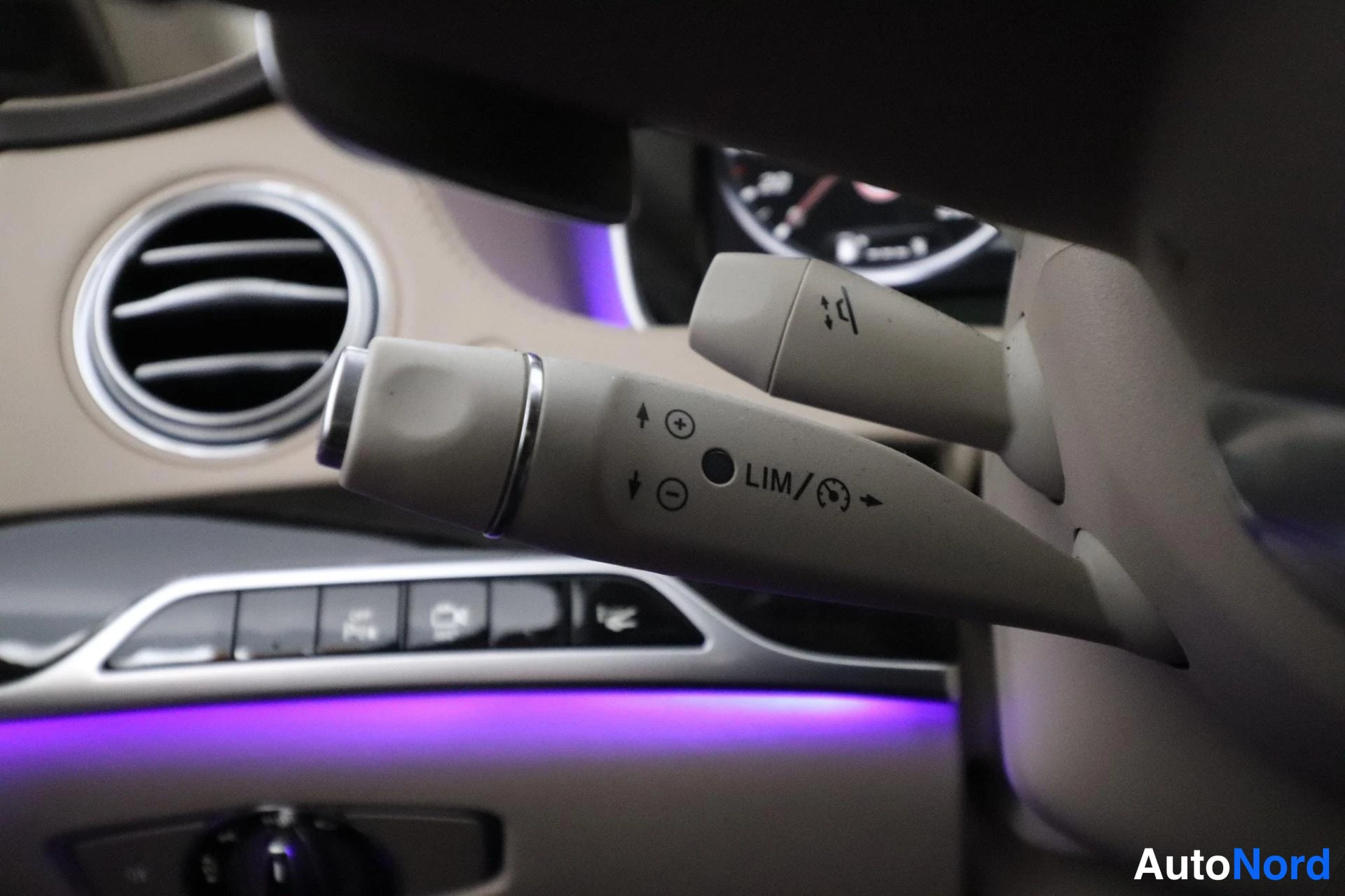 Musta Mercedes-Benz S 2015, yksityiskohta, kuva 19