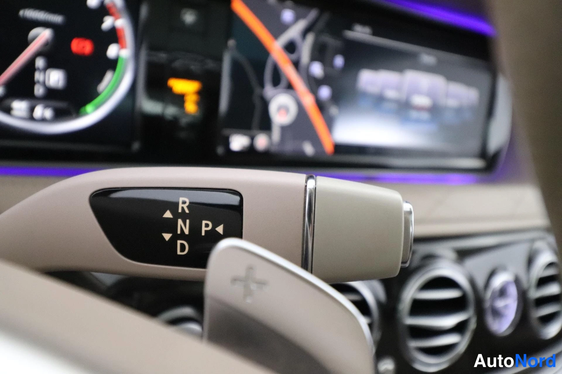 Musta Mercedes-Benz S 2015, yksityiskohta, kuva 20