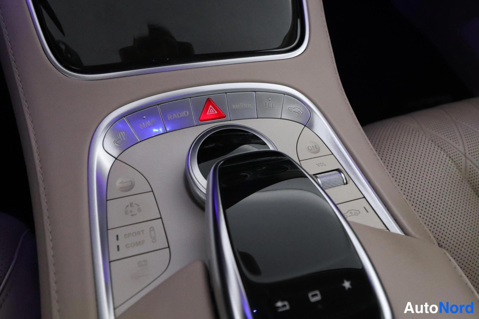 Musta Mercedes-Benz S 2015, yksityiskohta, kuva 26