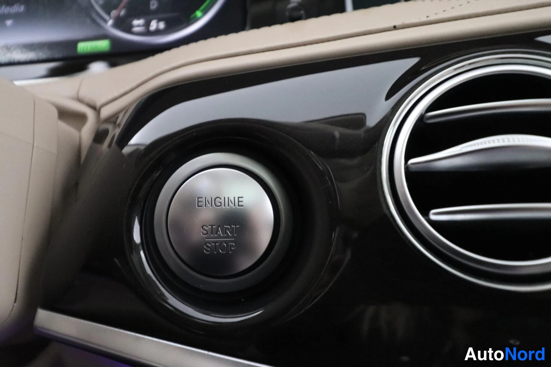 Musta Mercedes-Benz S 2015, yksityiskohta, kuva 27