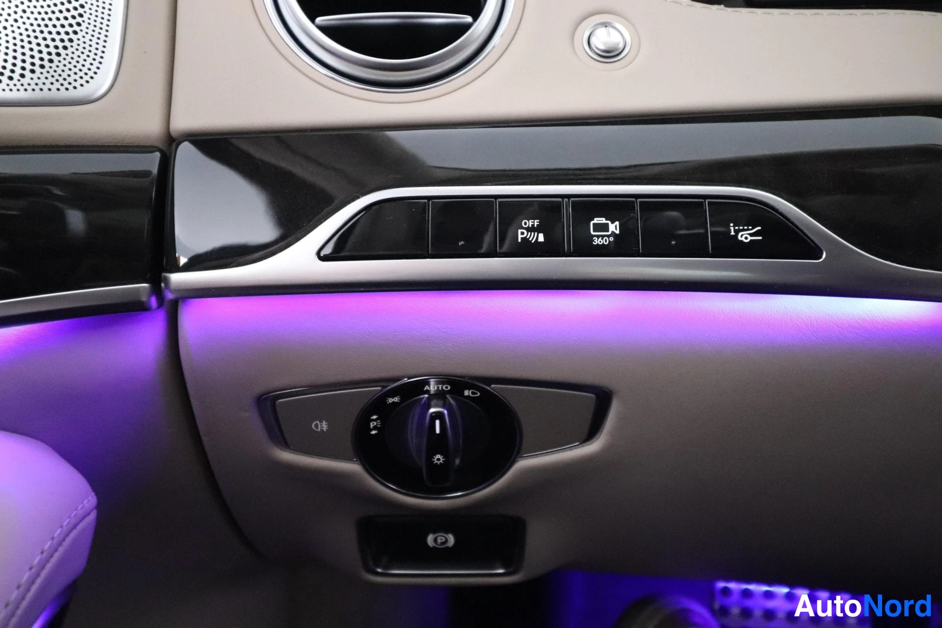 Musta Mercedes-Benz S 2015, yksityiskohta, kuva 29