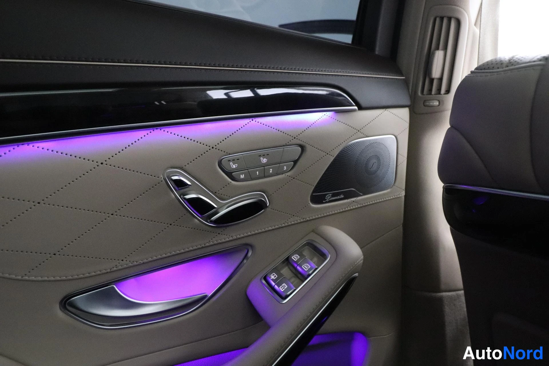 Musta Mercedes-Benz S 2015, yksityiskohta, kuva 32