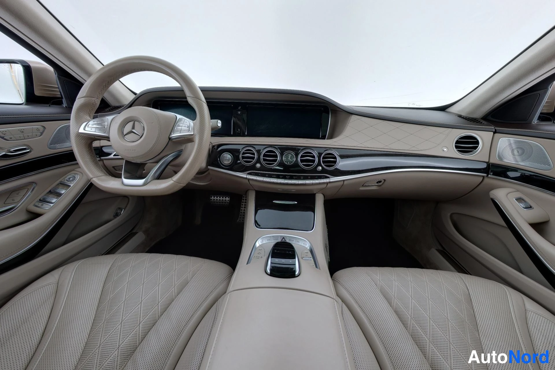 Musta Mercedes-Benz S 2015, ohjaamo, kuva 8