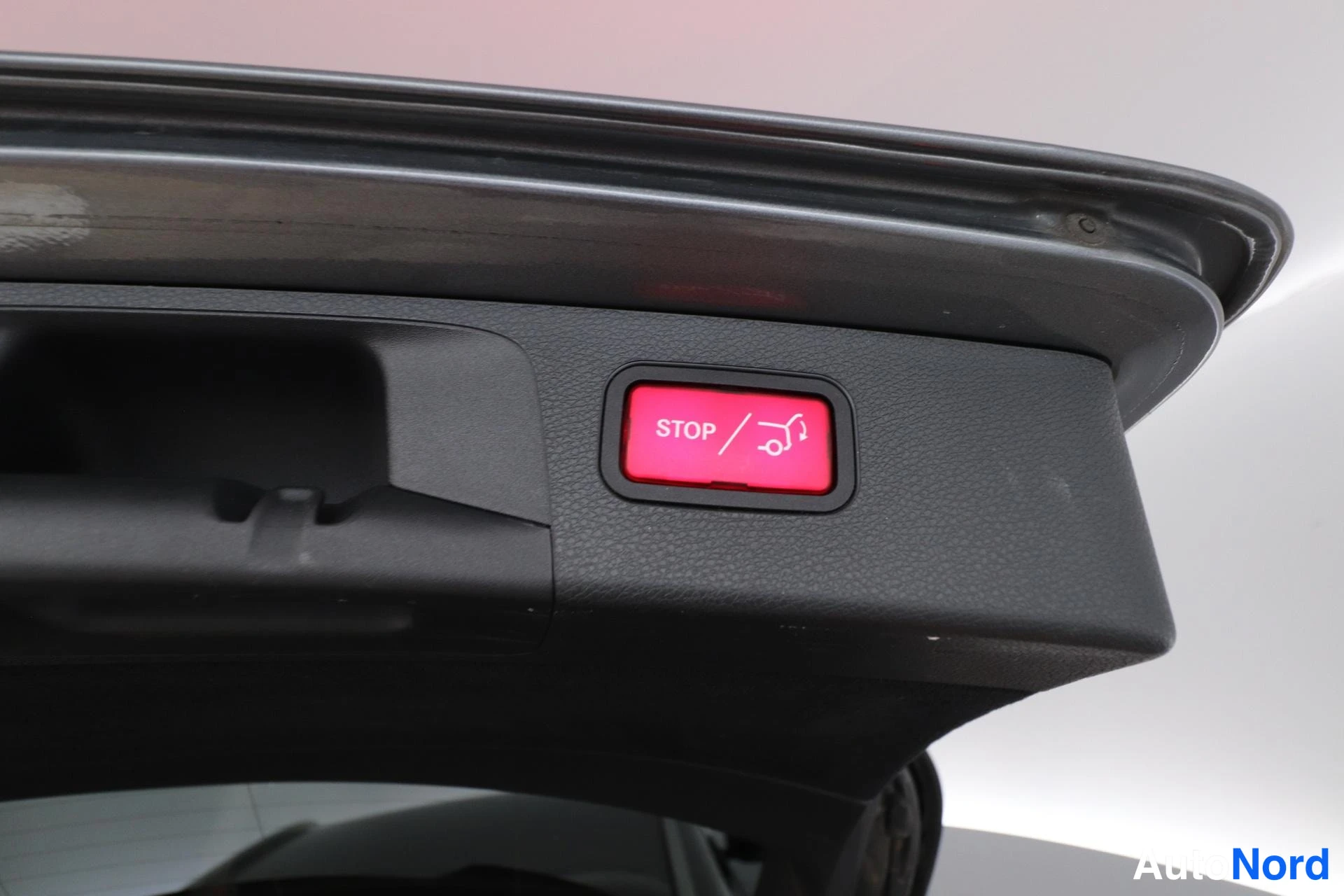 Harmaa Mercedes-Benz E 2017, yksityiskohta, kuva 33