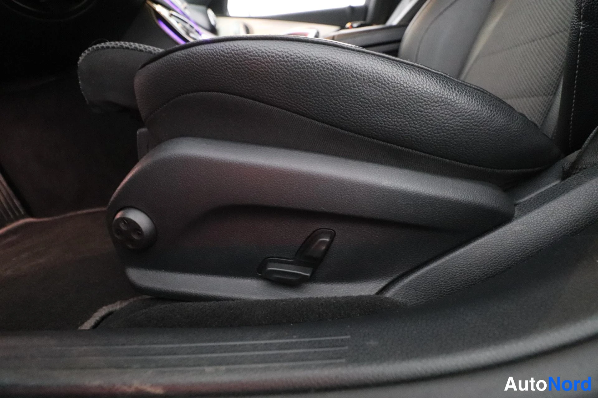 Harmaa Mercedes-Benz E 2017, yksityiskohta, kuva 14