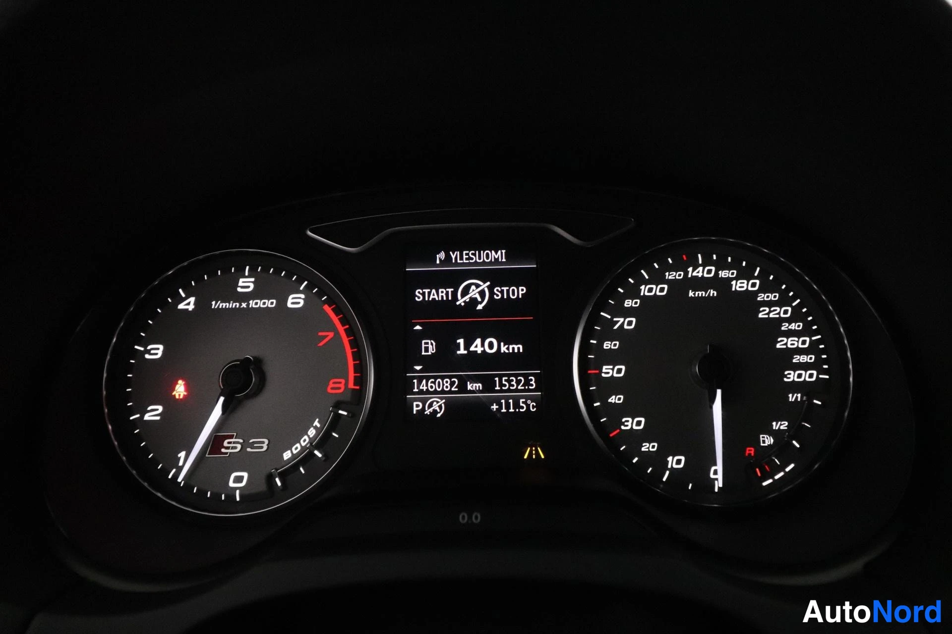 Punainen Audi S3 2014, yksityiskohta, kuva 14