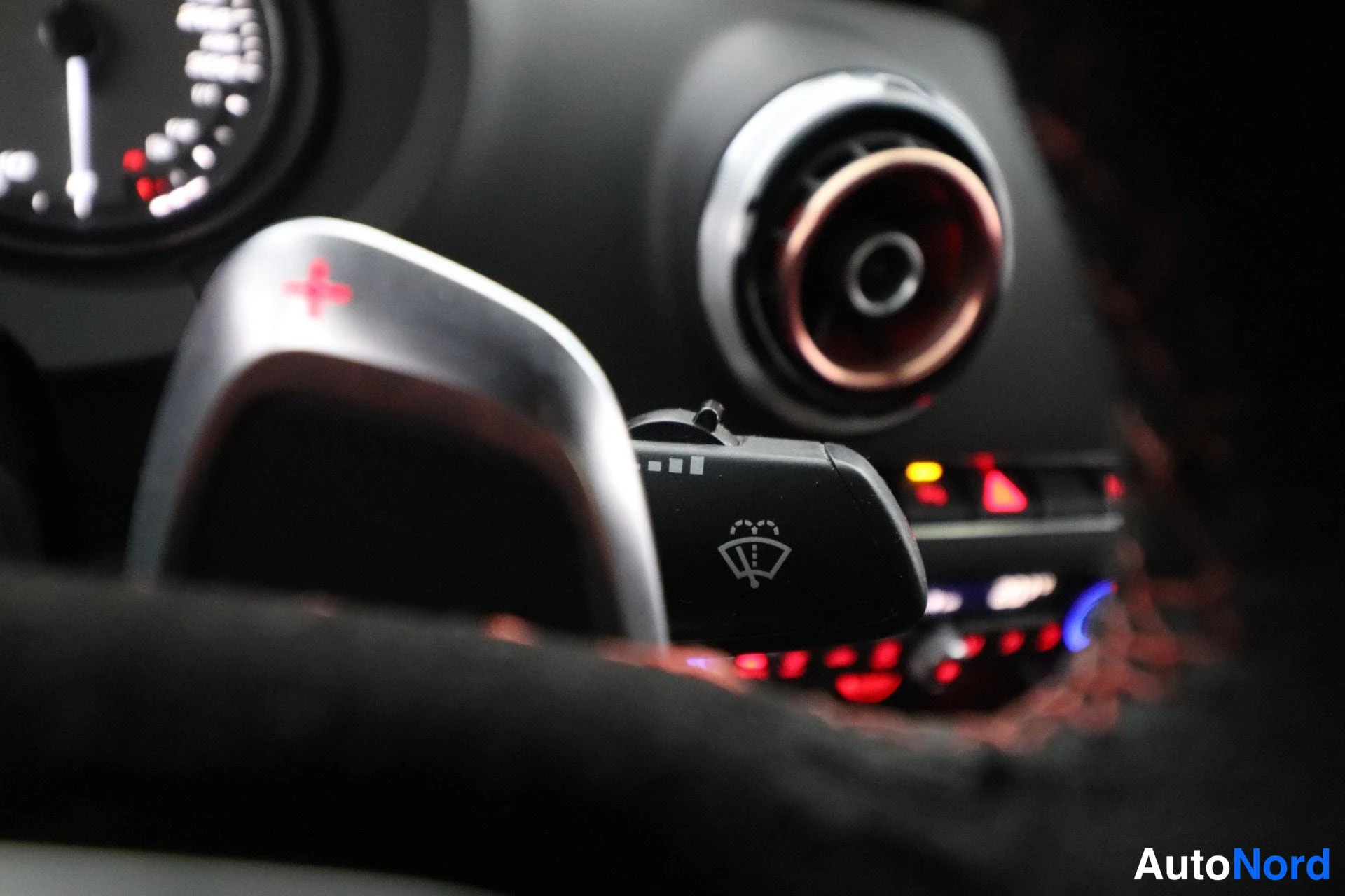 Punainen Audi S3 2014, yksityiskohta, kuva 35