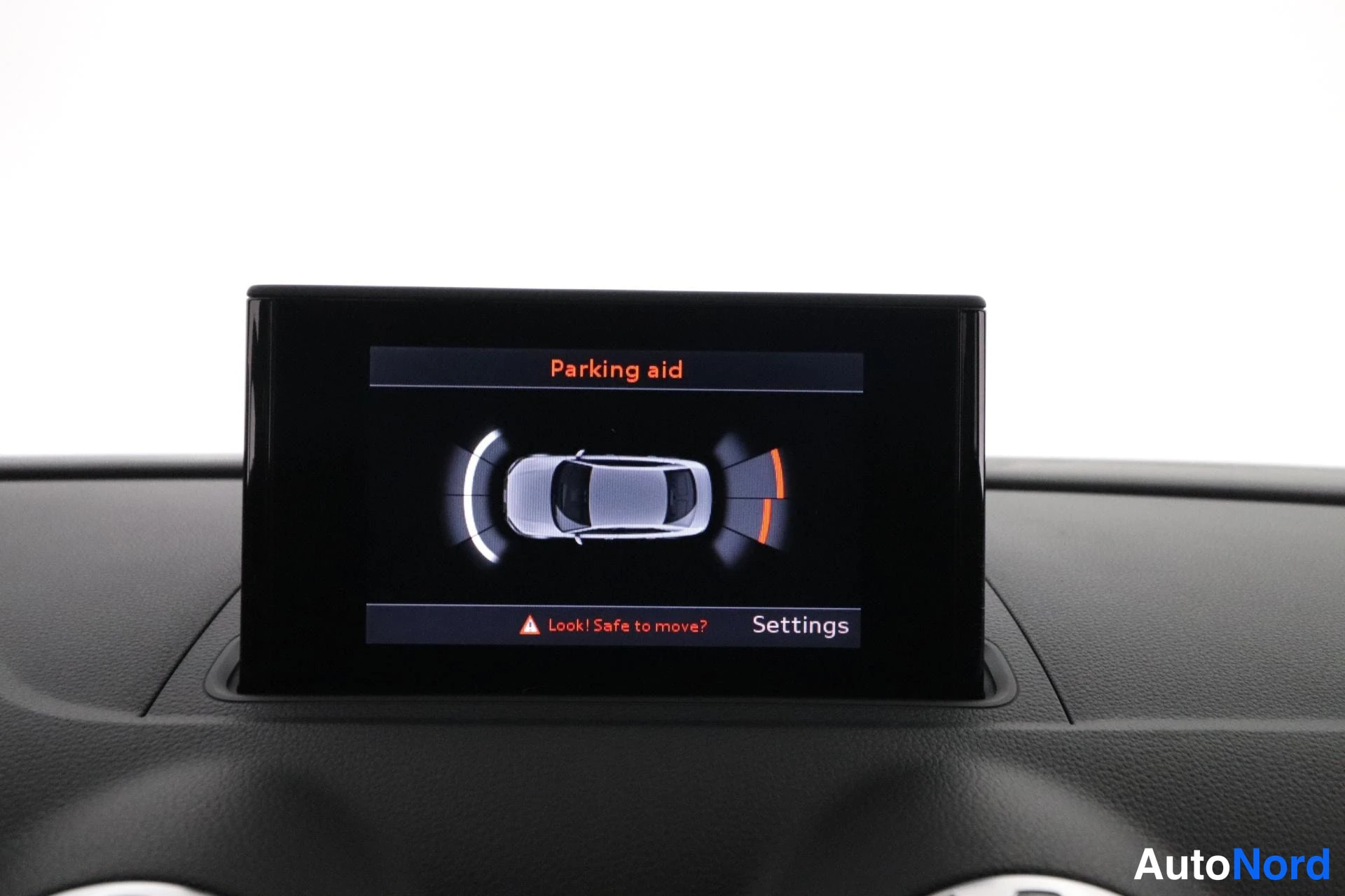 Punainen Audi S3 2014, yksityiskohta, kuva 23