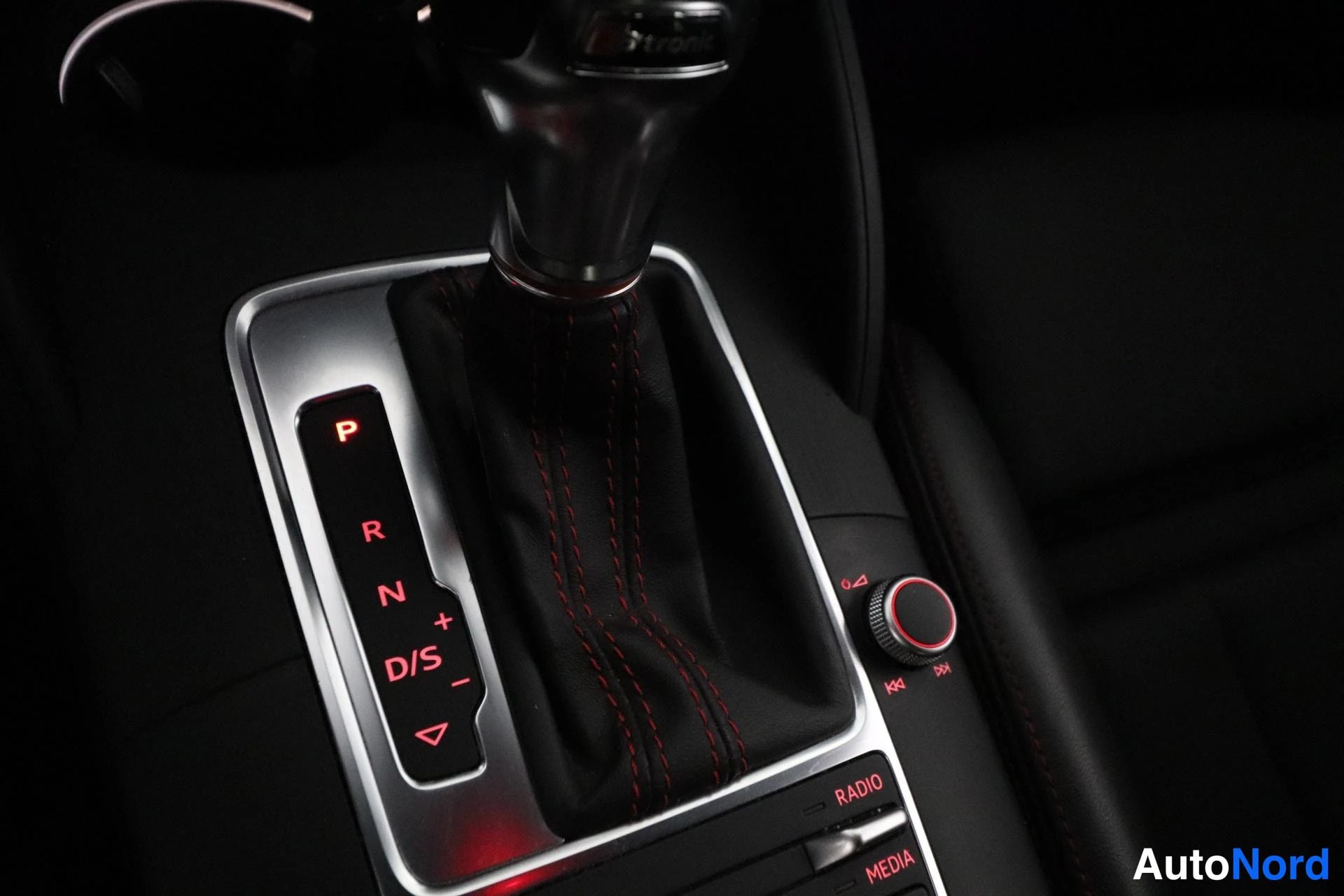 Punainen Audi S3 2014, yksityiskohta, kuva 26