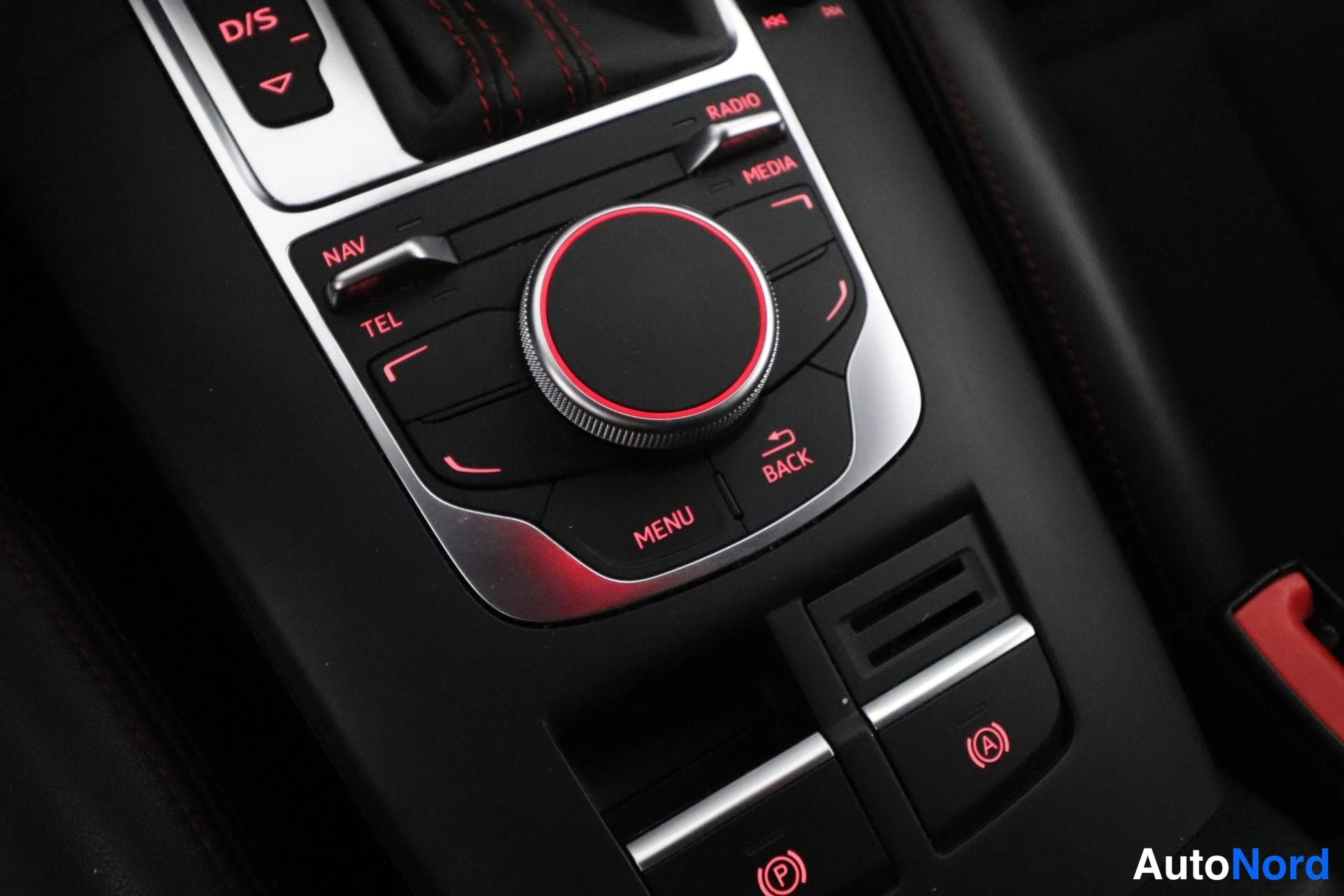 Punainen Audi S3 2014, yksityiskohta, kuva 27