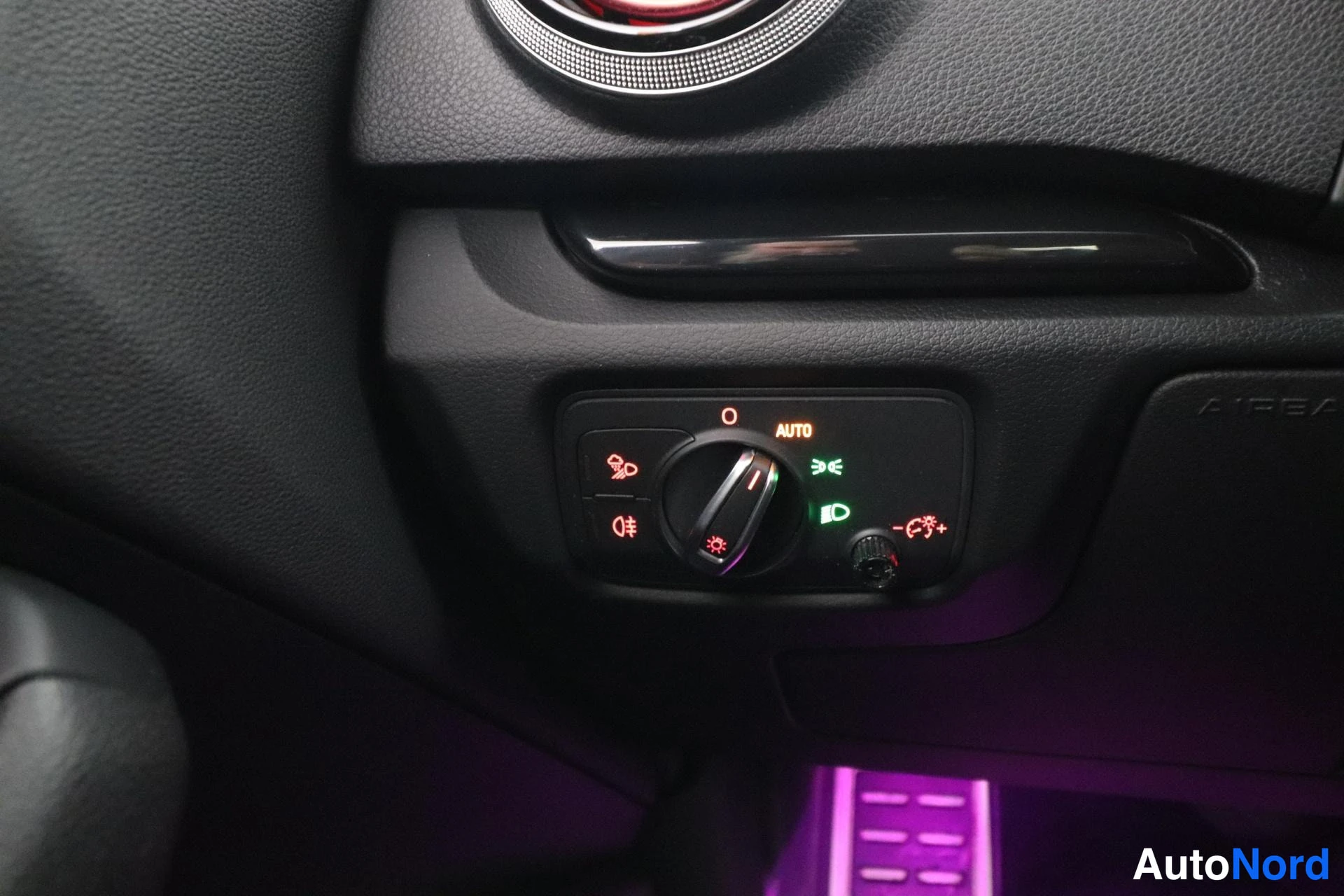 Punainen Audi S3 2014, yksityiskohta, kuva 28