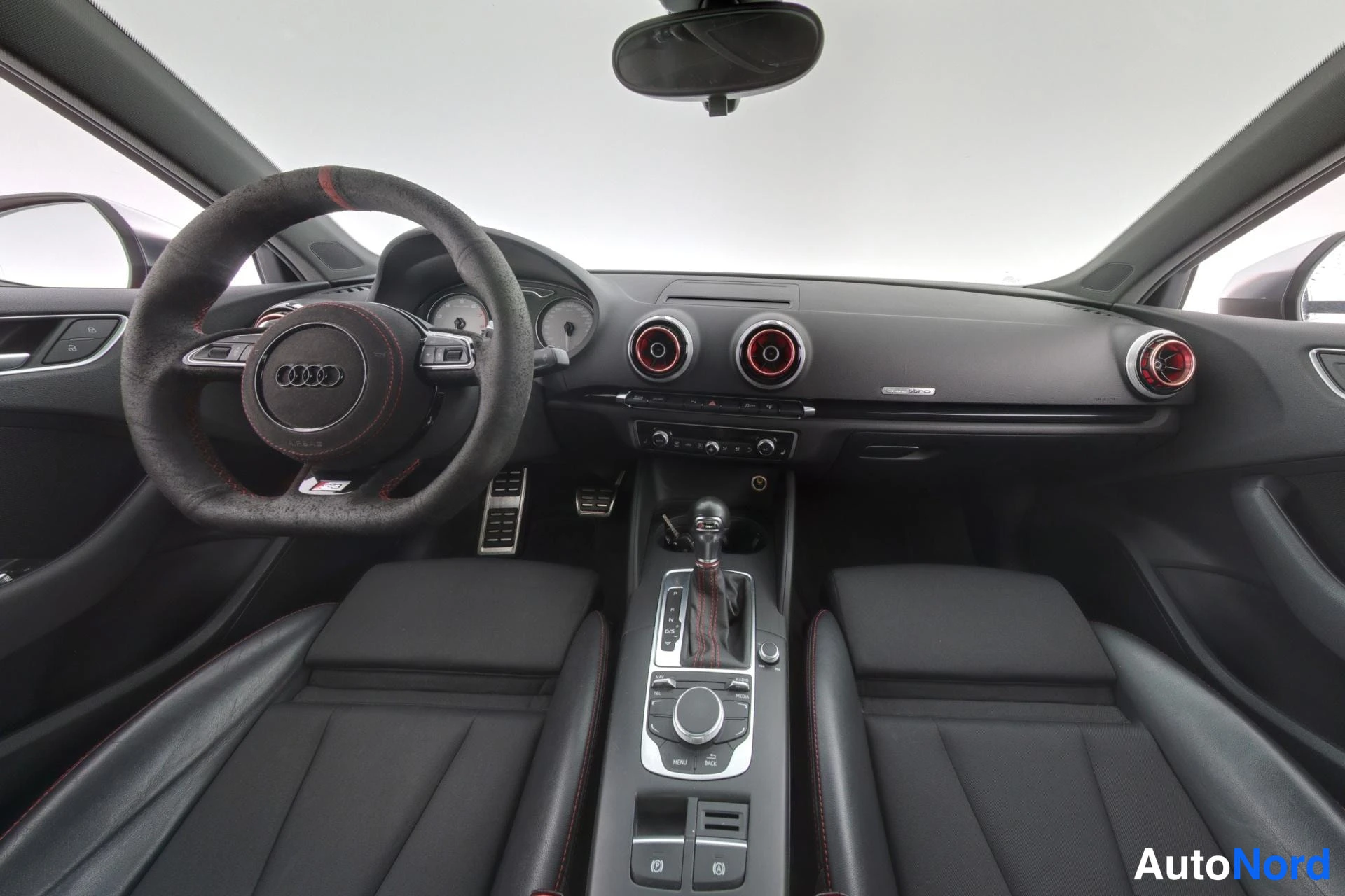Punainen Audi S3 2014, ohjaamo, kuva 7