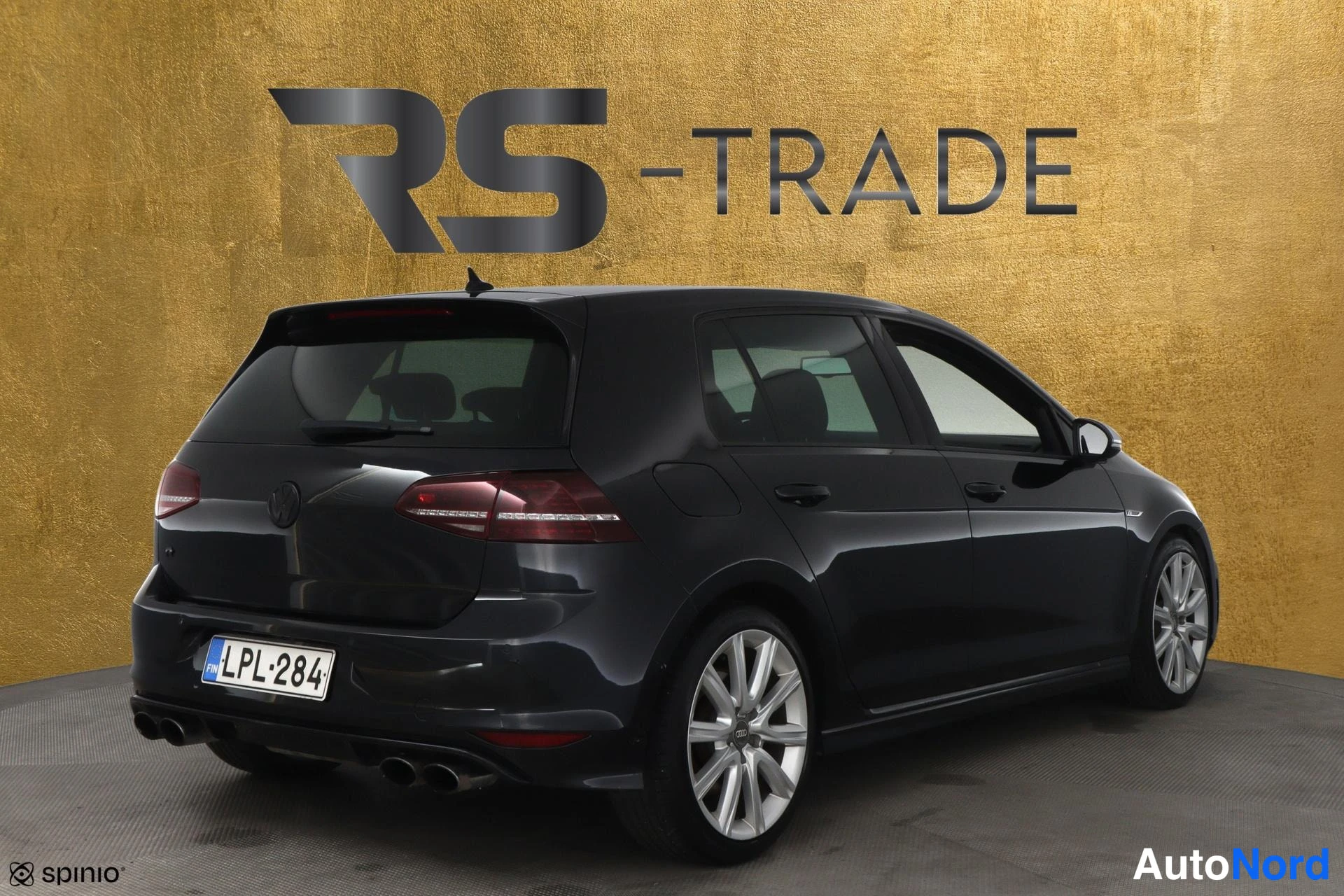 Svart Volkswagen Golf 2014, snett bakifrån, bild 6