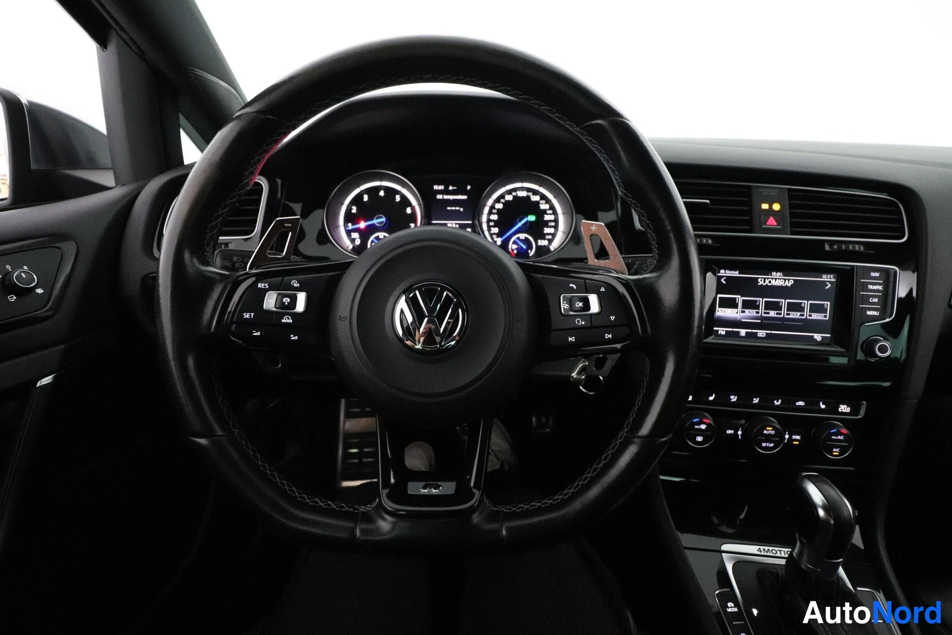 Svart Volkswagen Golf 2014, förarplats, bild 9