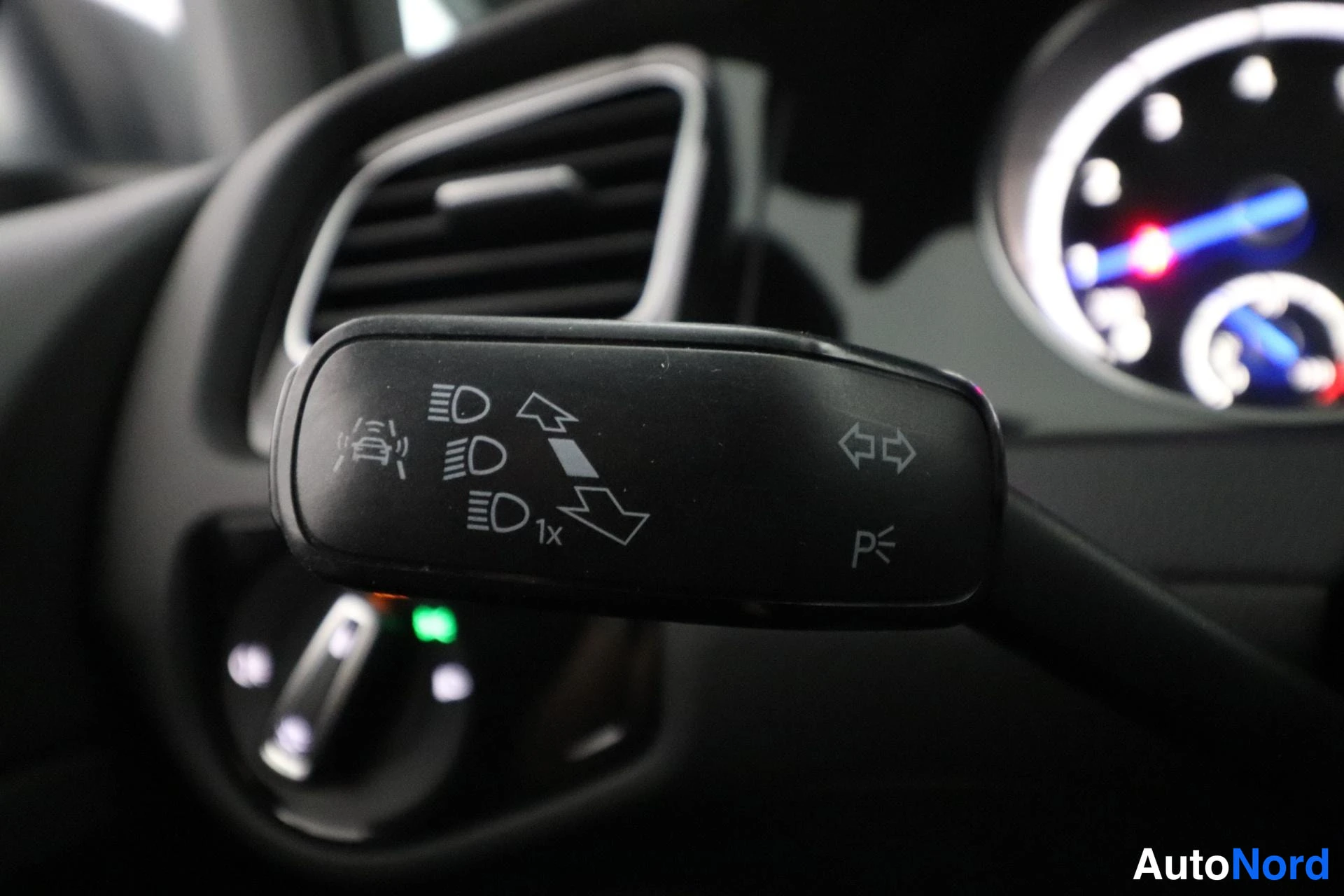 Svart Volkswagen Golf 2014, detalj, bild 21