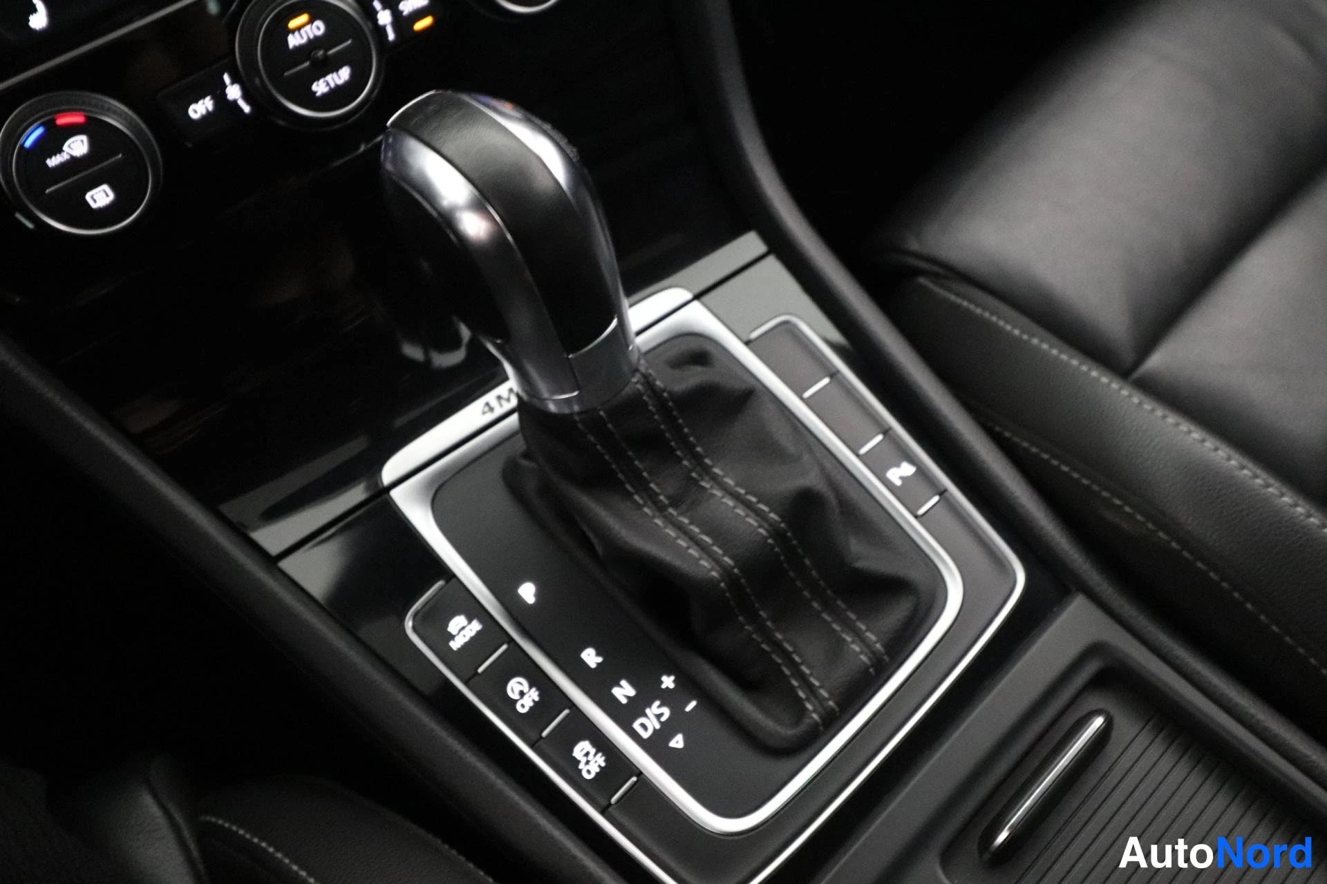Svart Volkswagen Golf 2014, detalj, bild 28