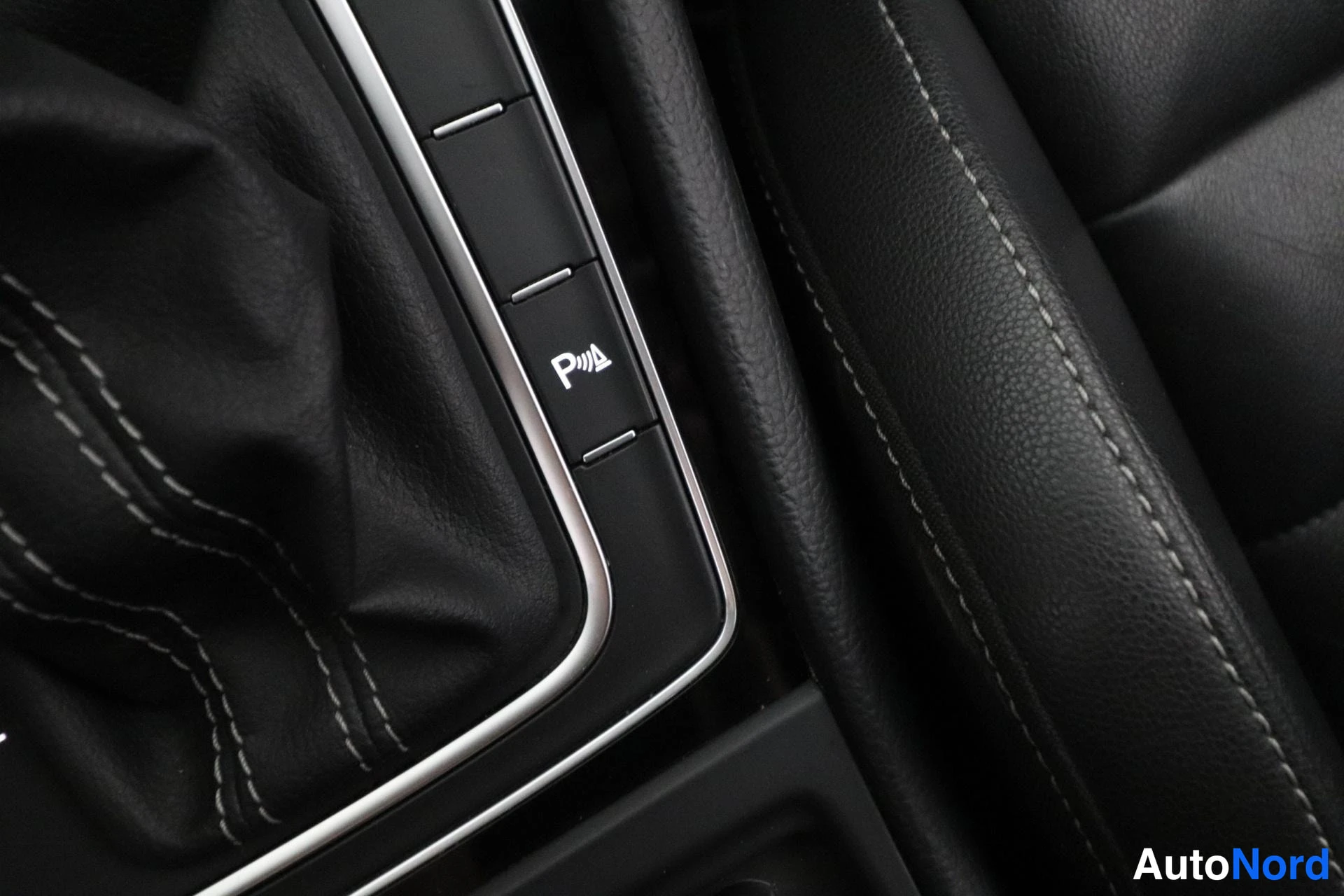 Svart Volkswagen Golf 2014, bild 34