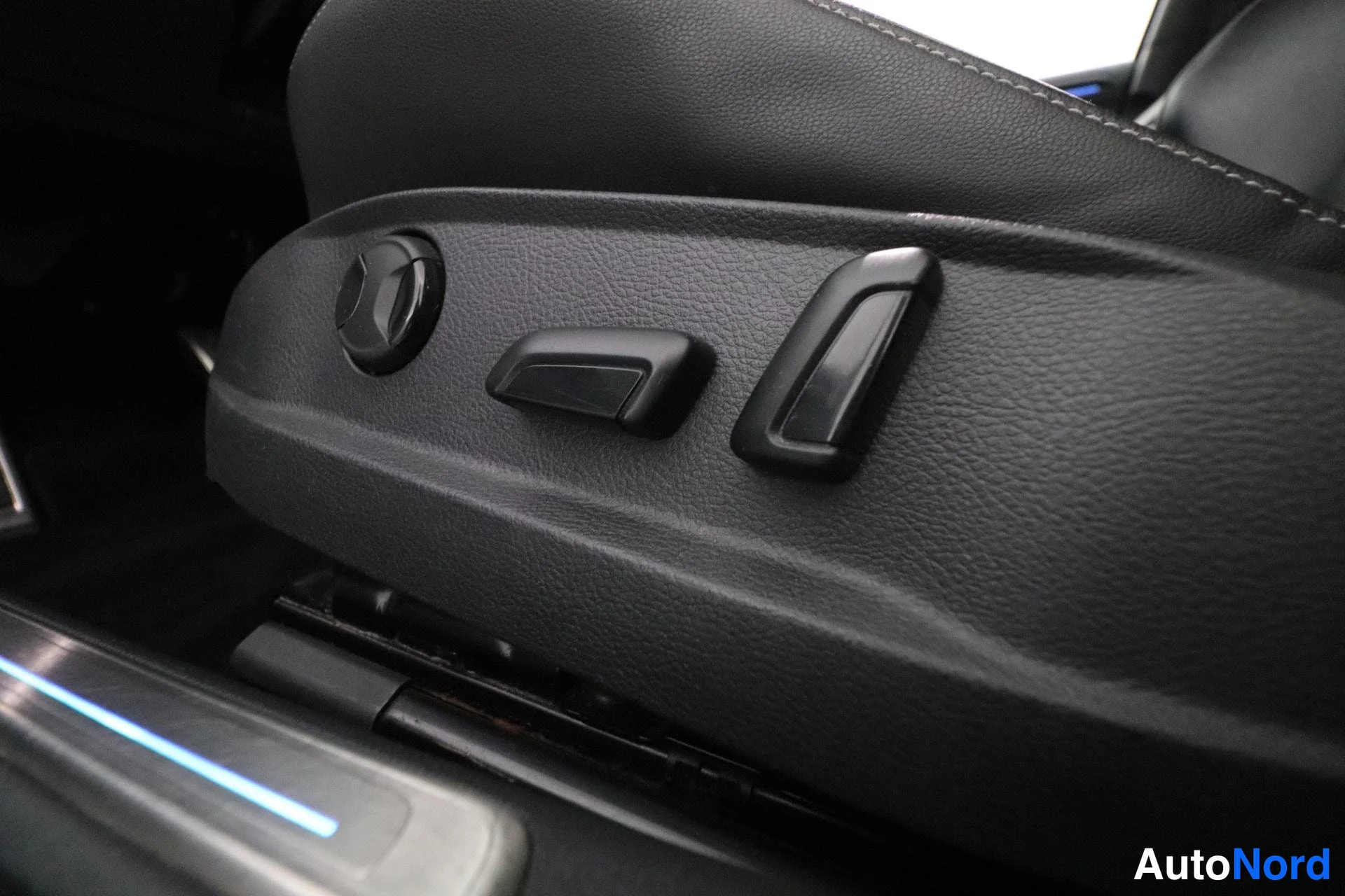 Svart Volkswagen Golf 2014, detalj, bild 14