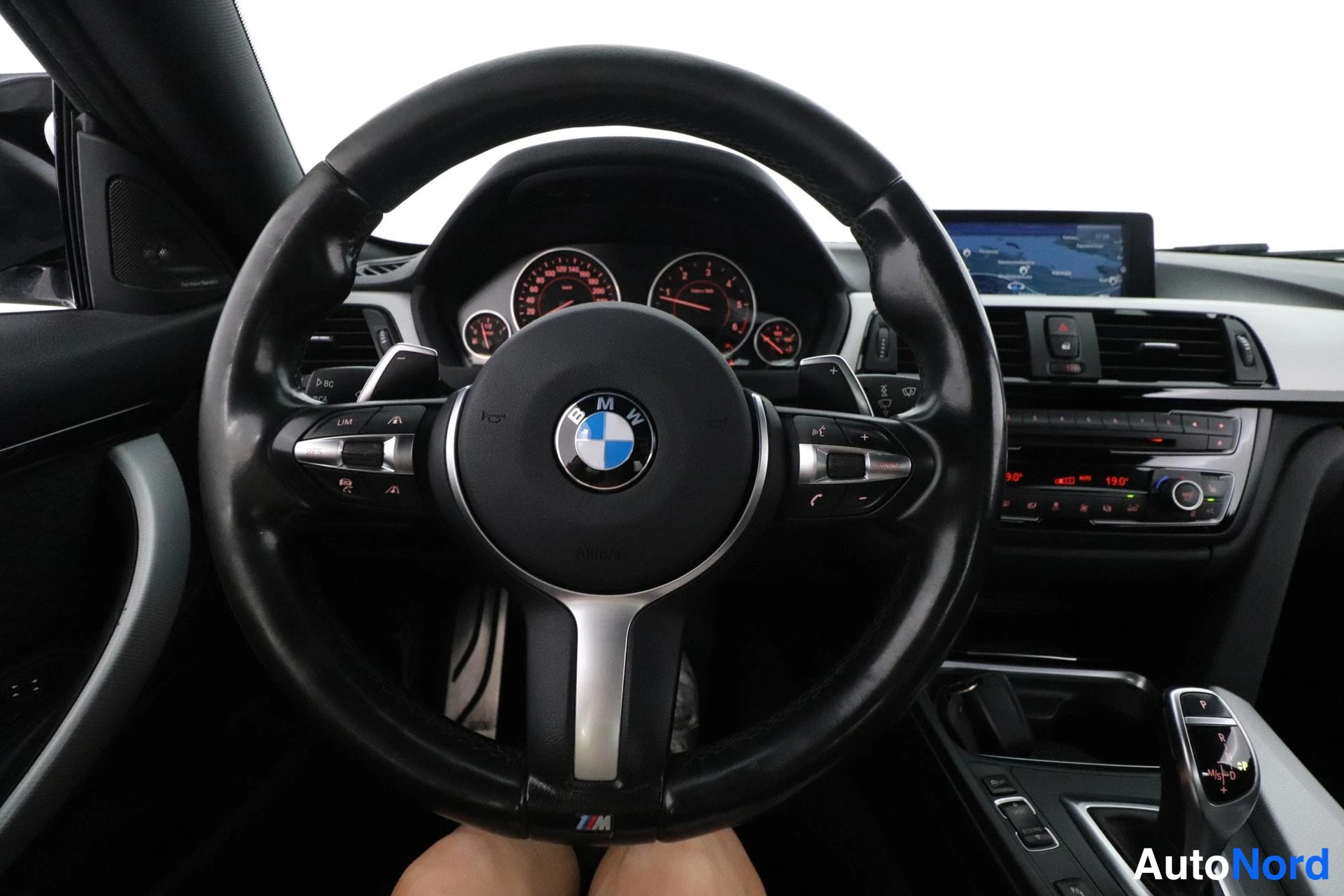 Valkoinen BMW 435d xDrive 2014, ohjaamo, kuva 8