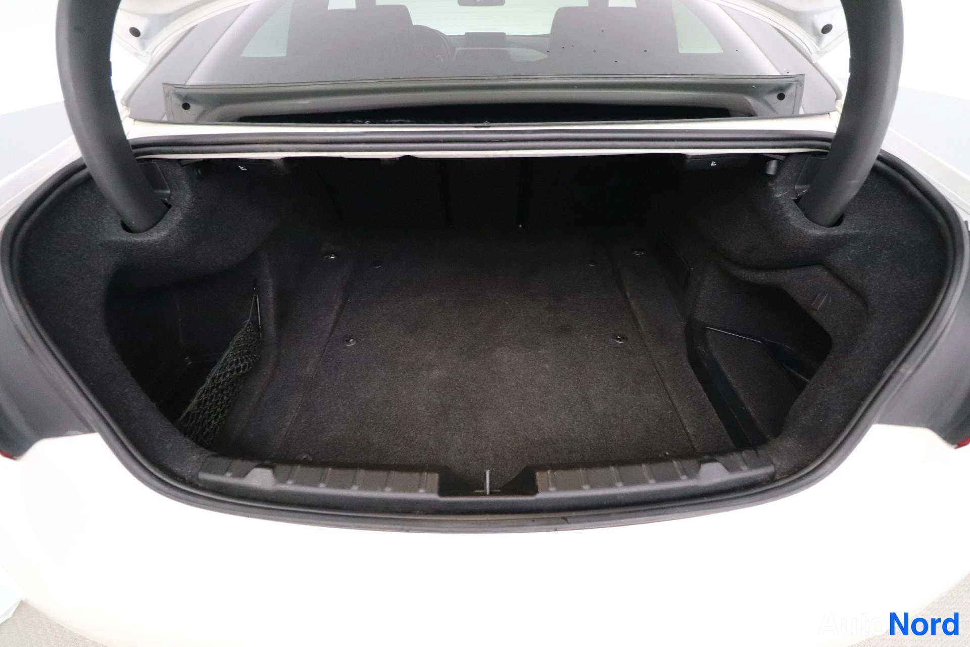 Valkoinen BMW 435d xDrive 2014, tavaratila, kuva 12