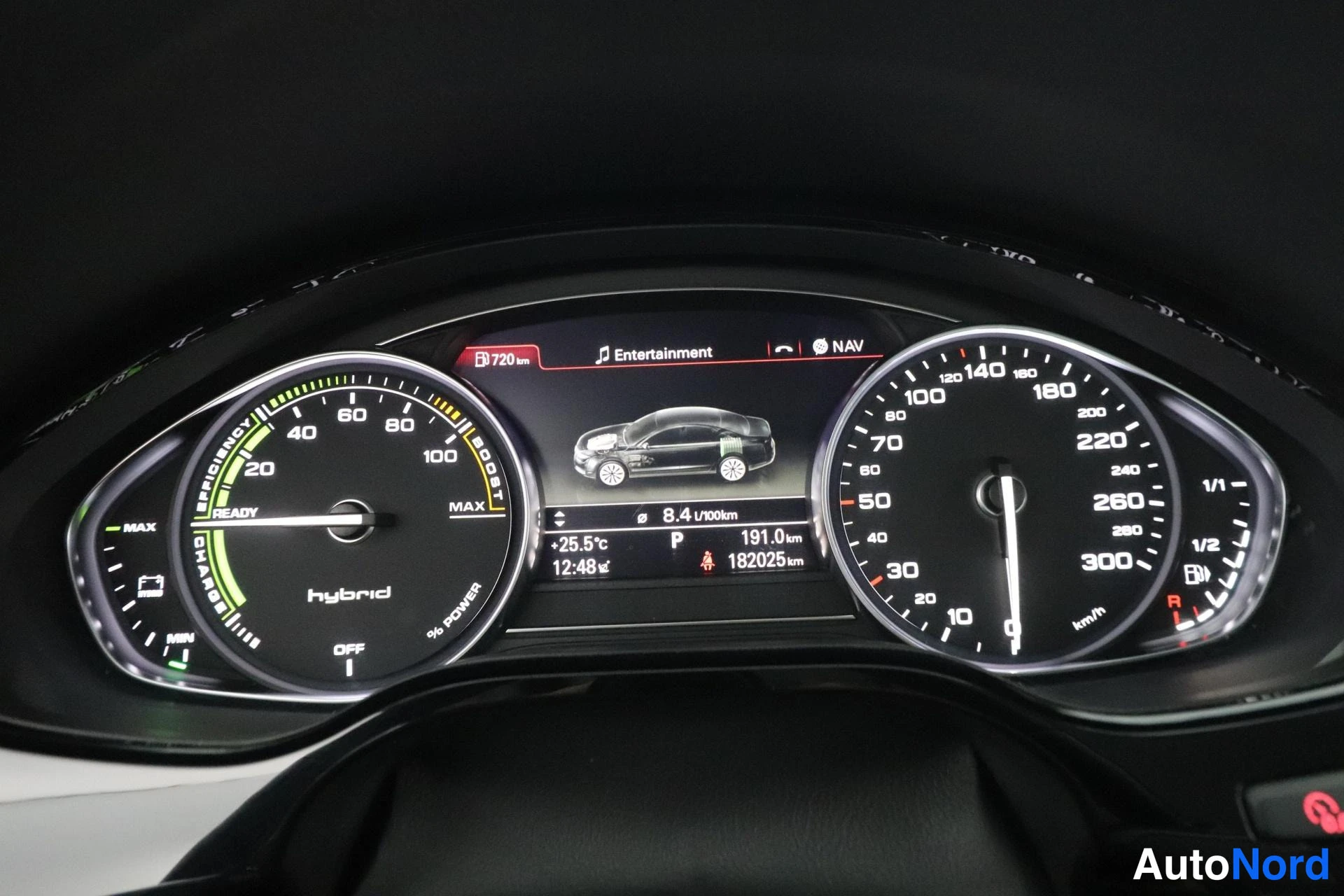 Valkoinen Audi A8 2012, yksityiskohta, kuva 14