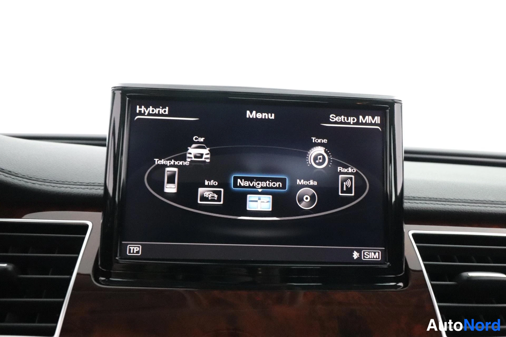 Valkoinen Audi A8 2012, yksityiskohta, kuva 19