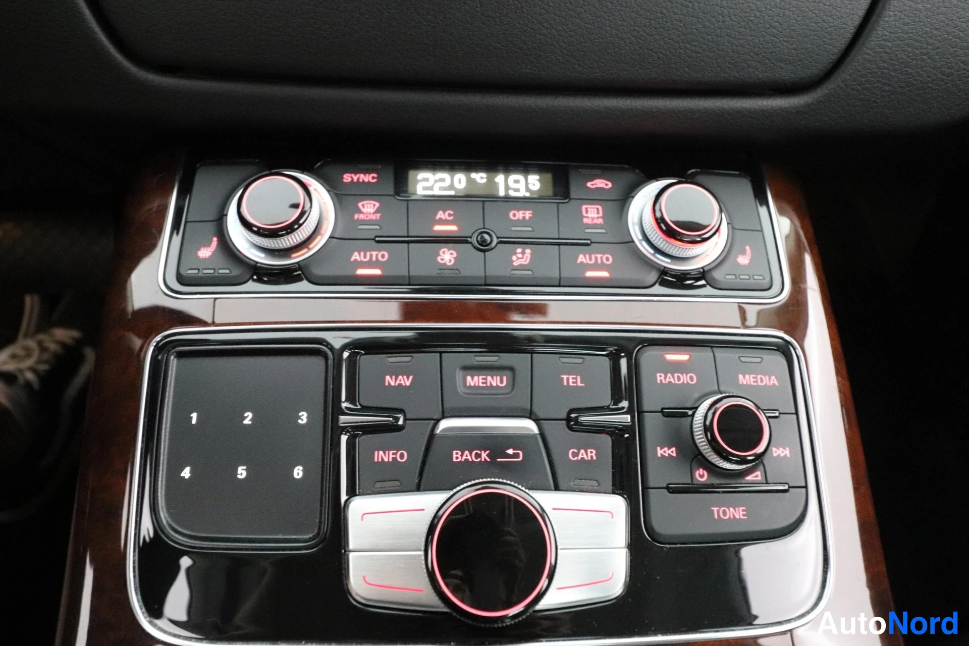 Valkoinen Audi A8 2012, yksityiskohta, kuva 23
