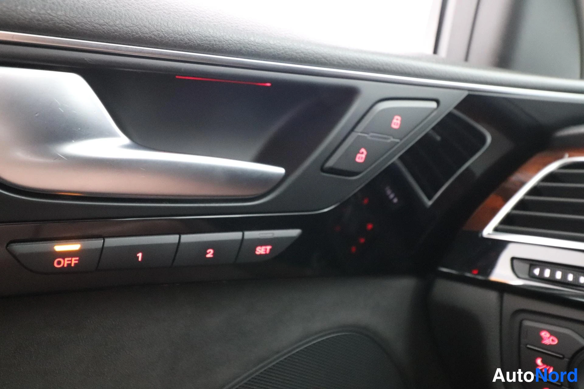 Valkoinen Audi A8 2012, yksityiskohta, kuva 26