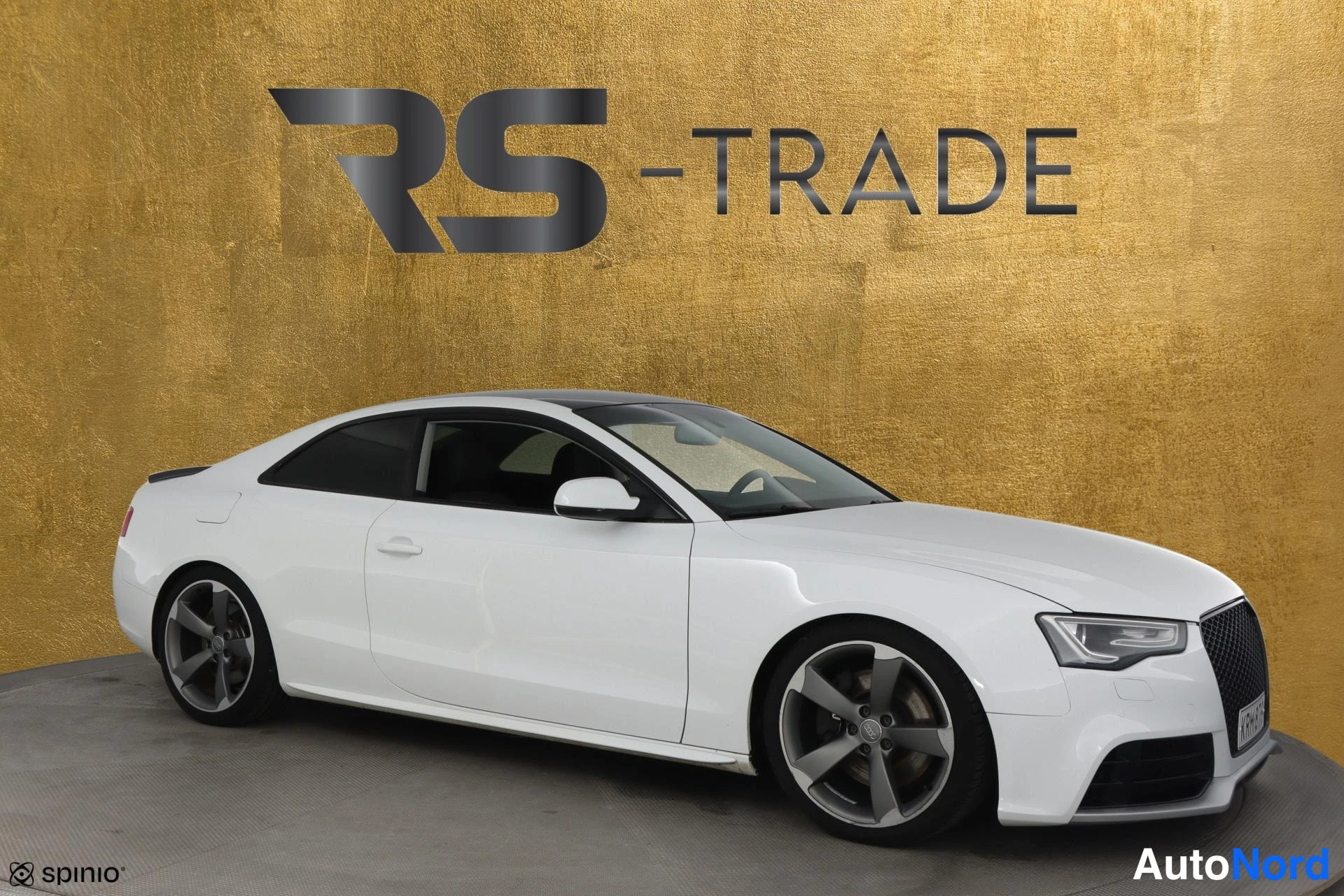 Valkoinen Audi A5 2012, etuviisto, keula oikealle, kuva 2