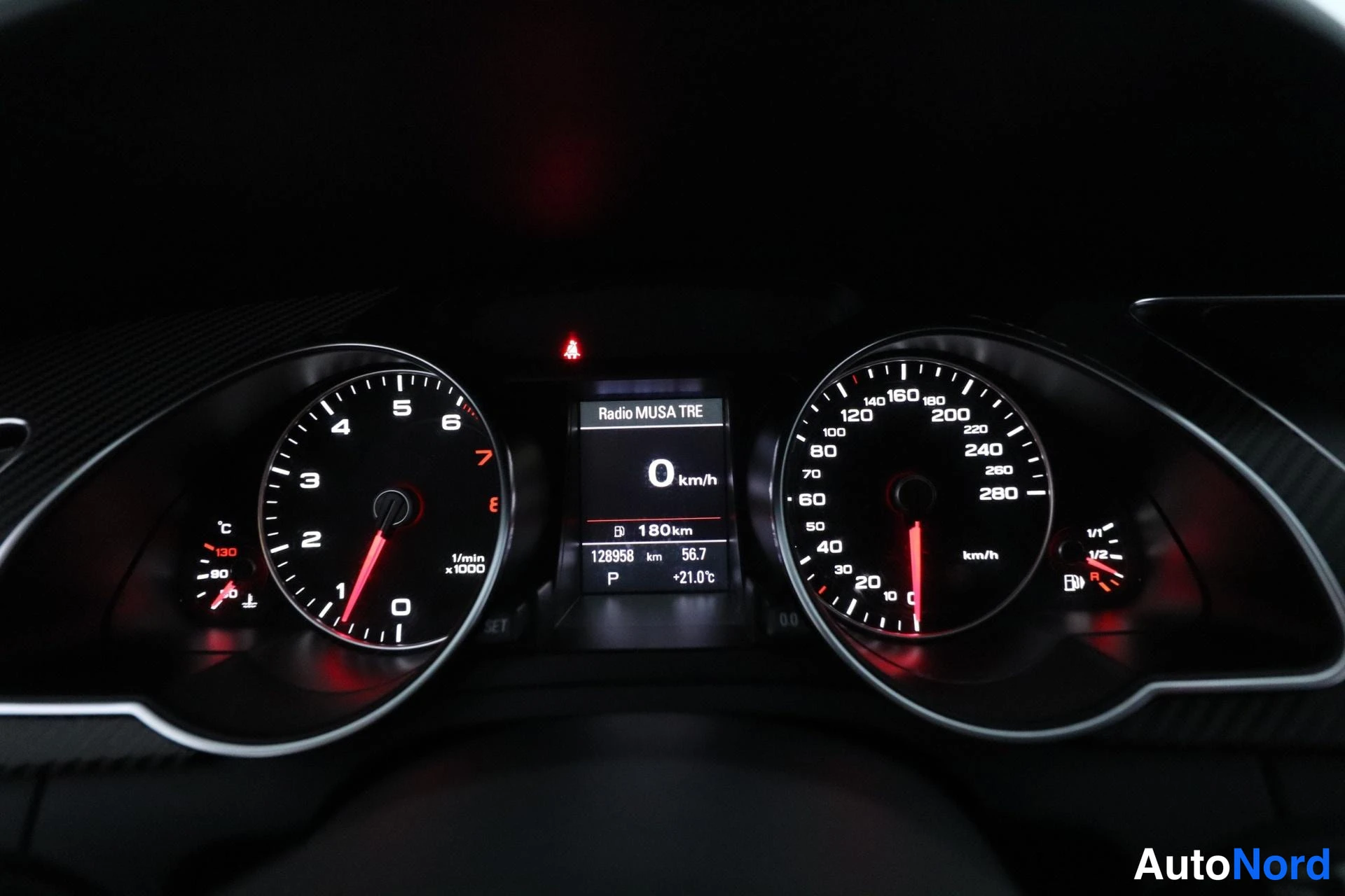 Valkoinen Audi A5 2012, yksityiskohta, kuva 16