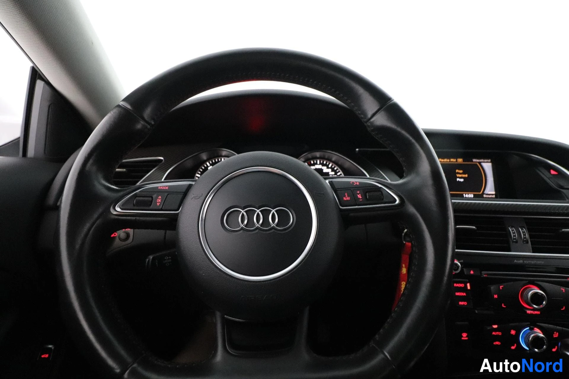 Valkoinen Audi A5 2012, yksityiskohta, kuva 17