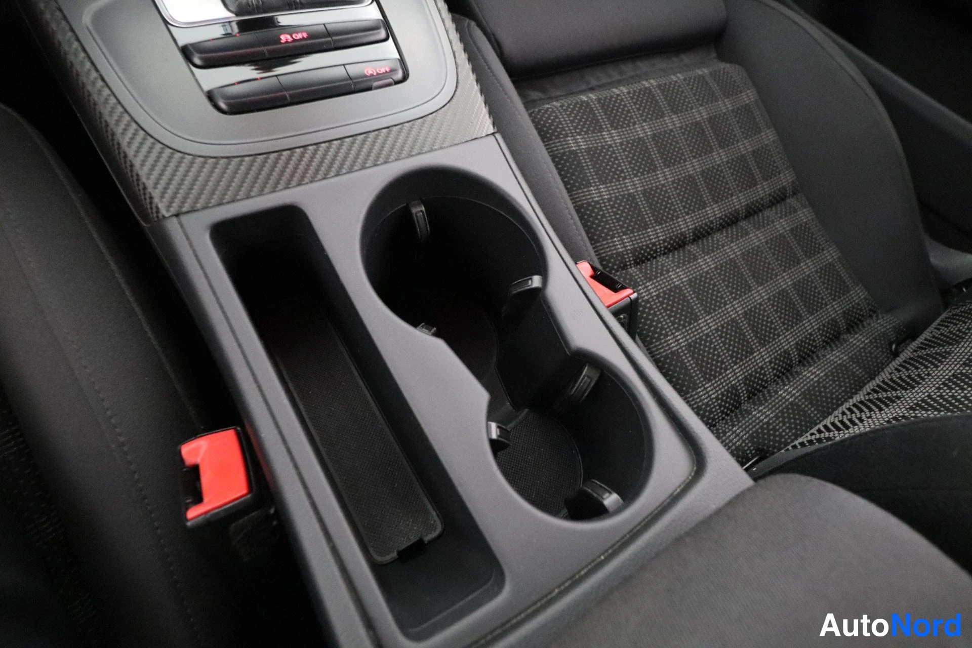 Valkoinen Audi A5 2012, ohjaamo, kuva 9
