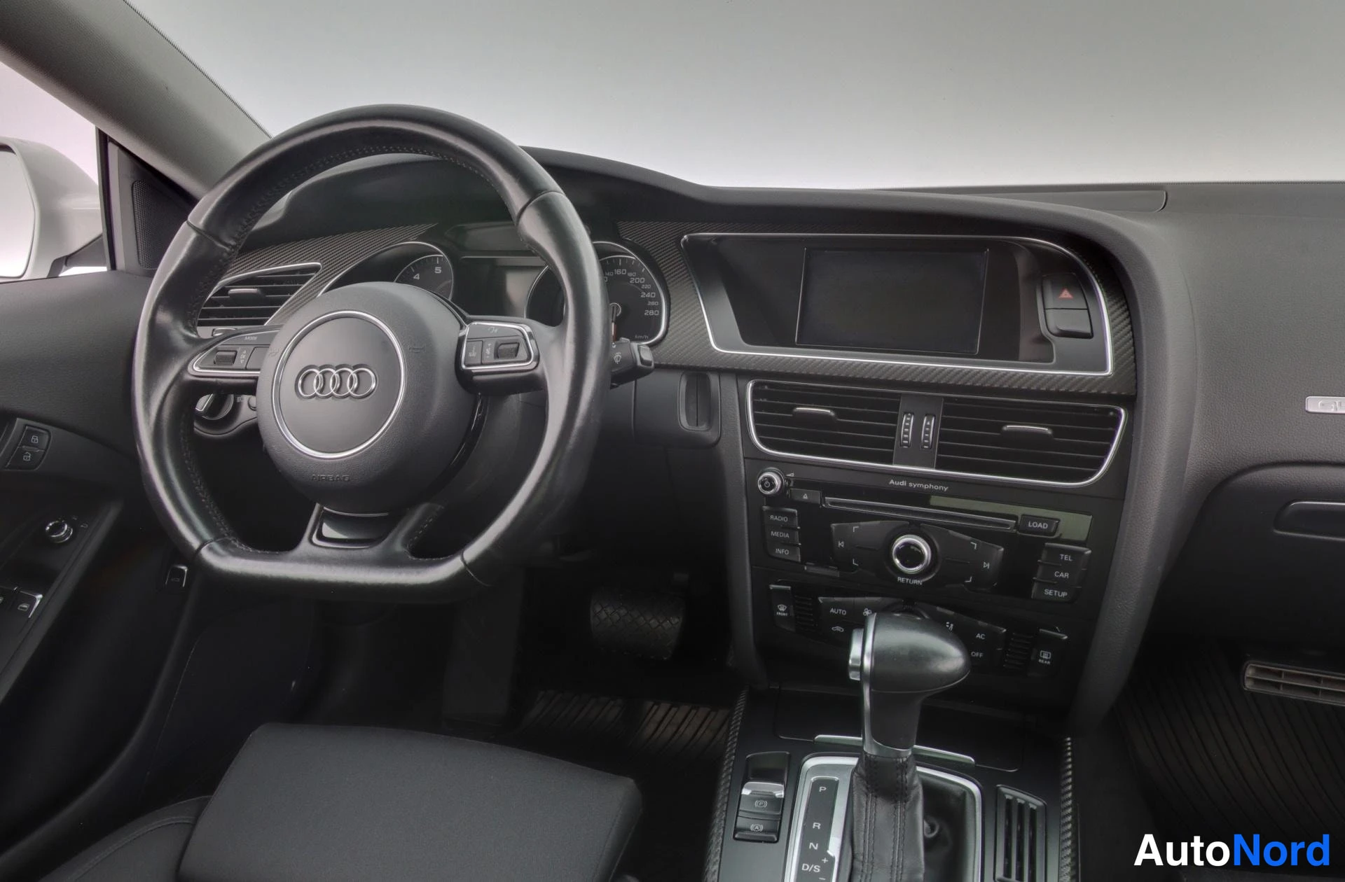Valkoinen Audi A5 2012, ohjaamo, kuva 8