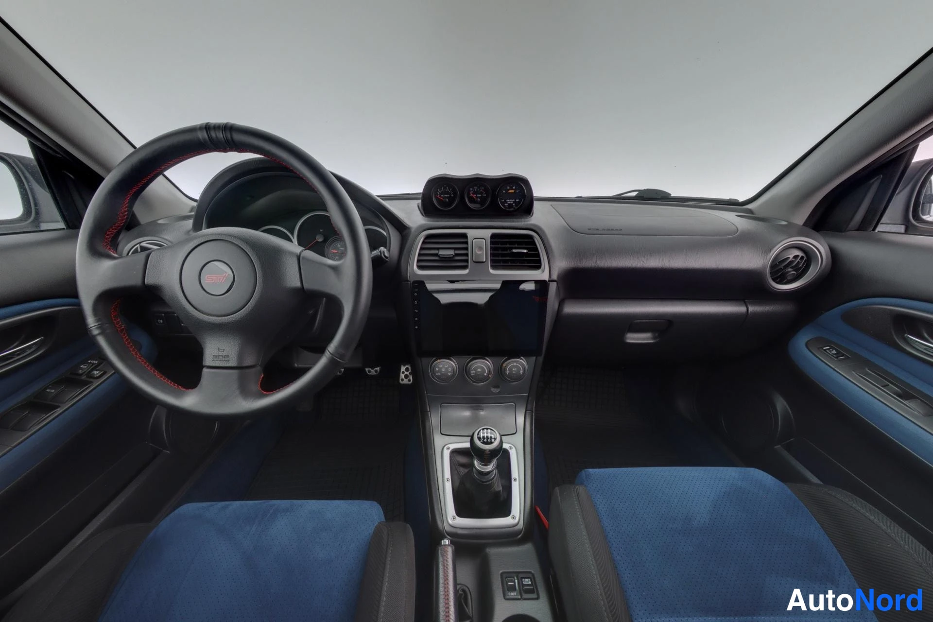 Musta Subaru Impreza 2007, ohjaamo, kuva 7