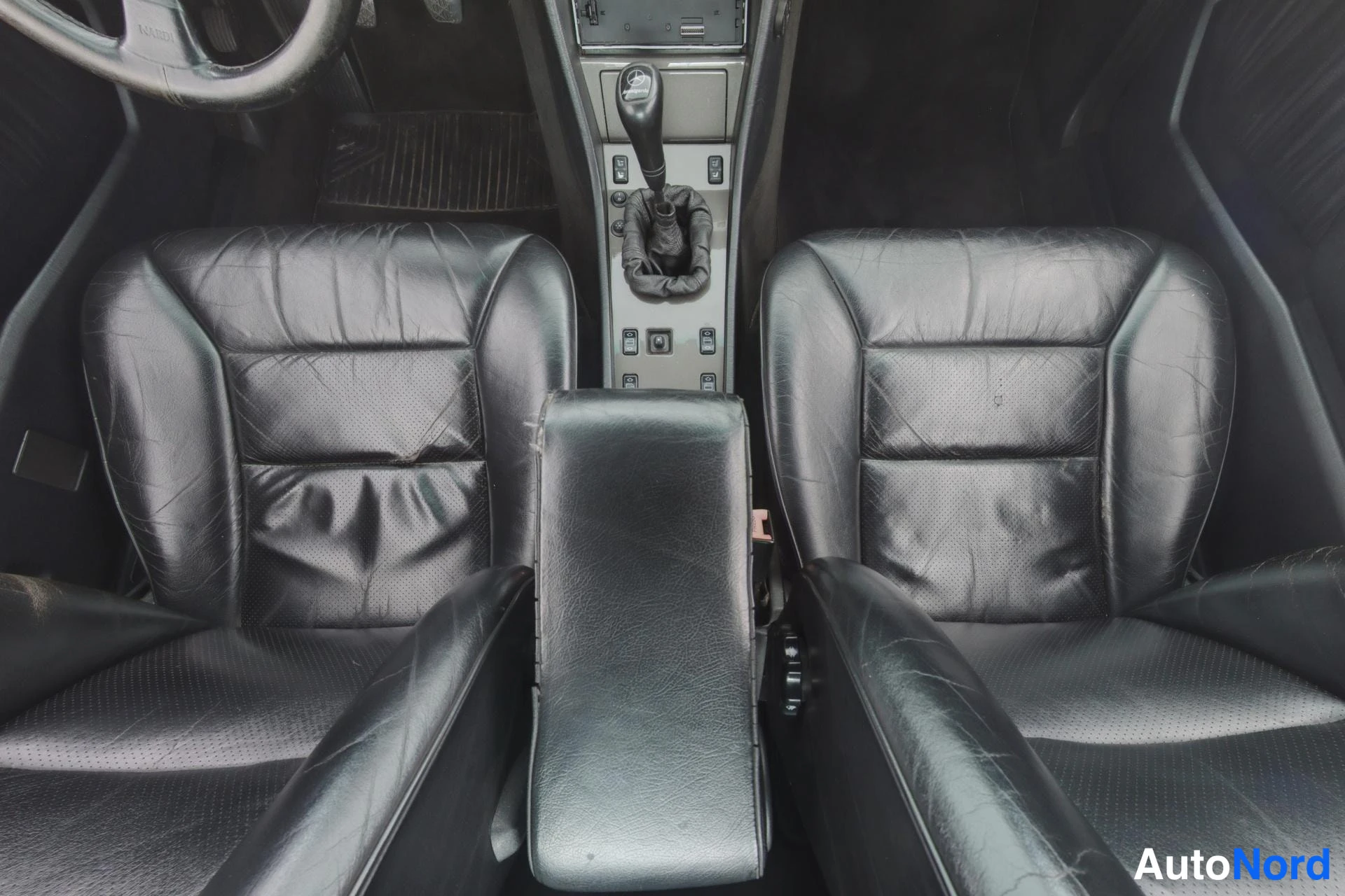 Musta Mercedes-Benz 124 1990, etuistuimet, kuva 11