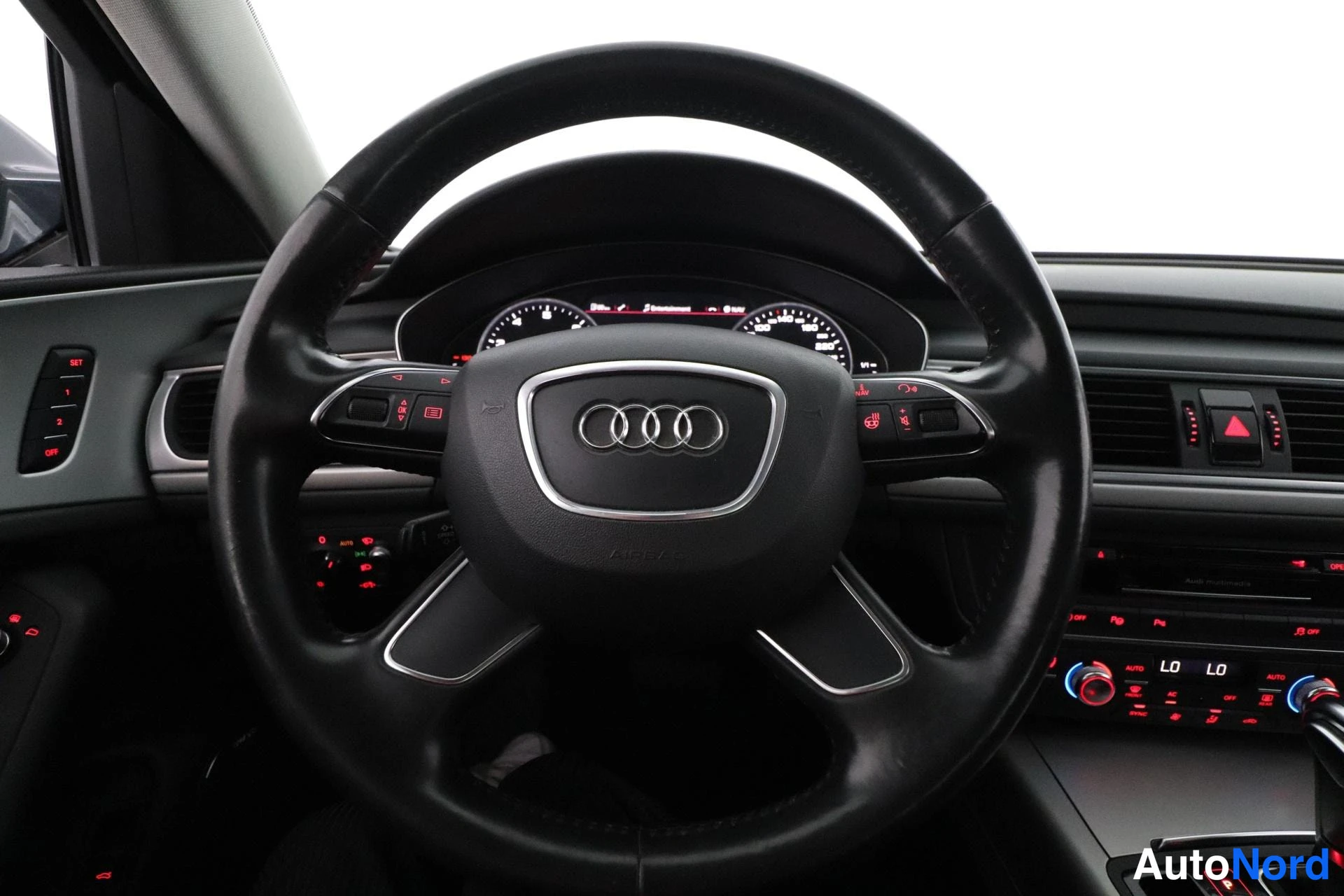 Harmaa Audi A6 2012, ohjaamo, kuva 9