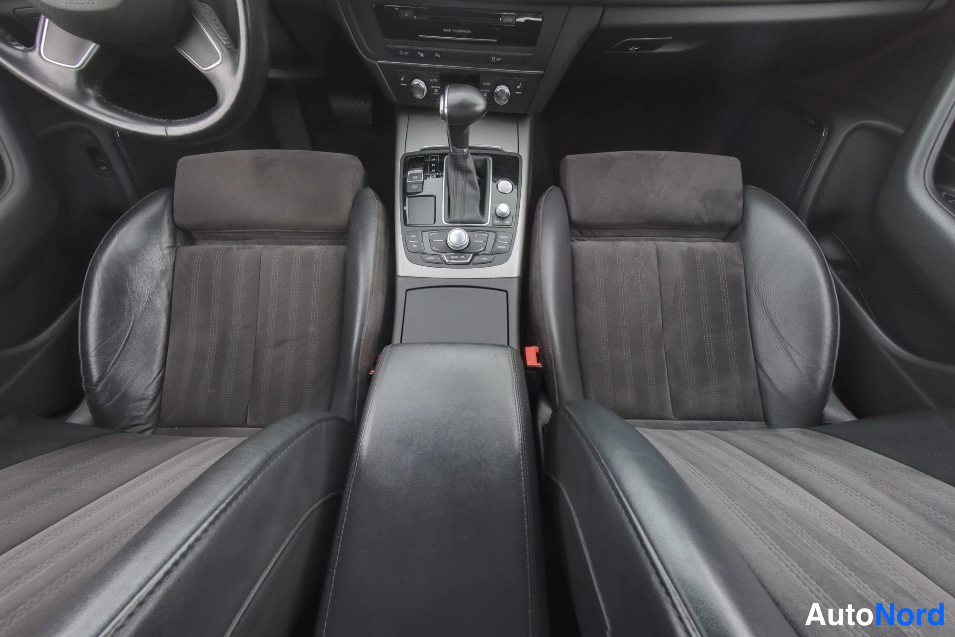 Harmaa Audi A6 2012, etuistuimet, kuva 10
