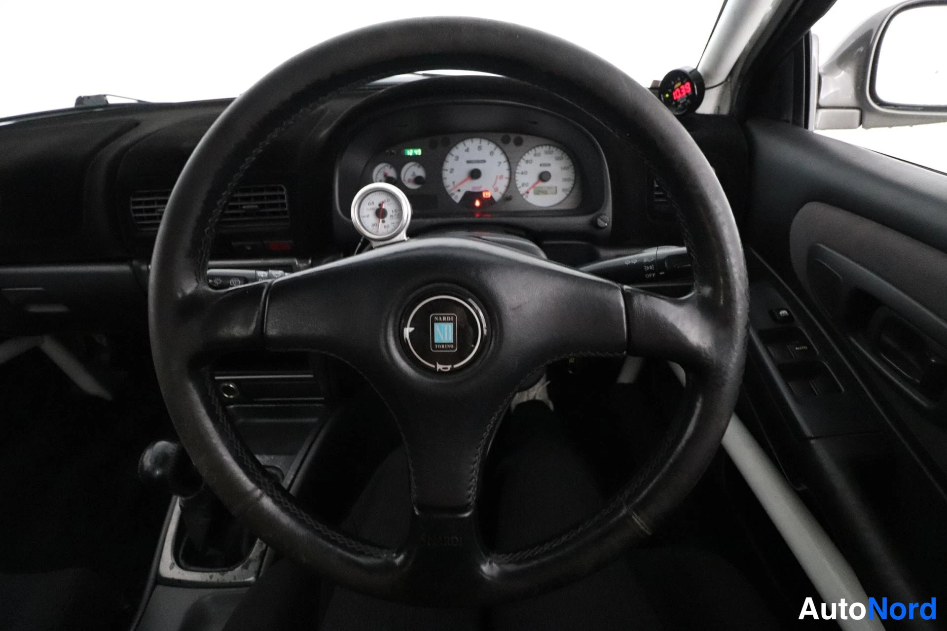 Harmaa Subaru Impreza 1999, ohjaamo, kuva 9