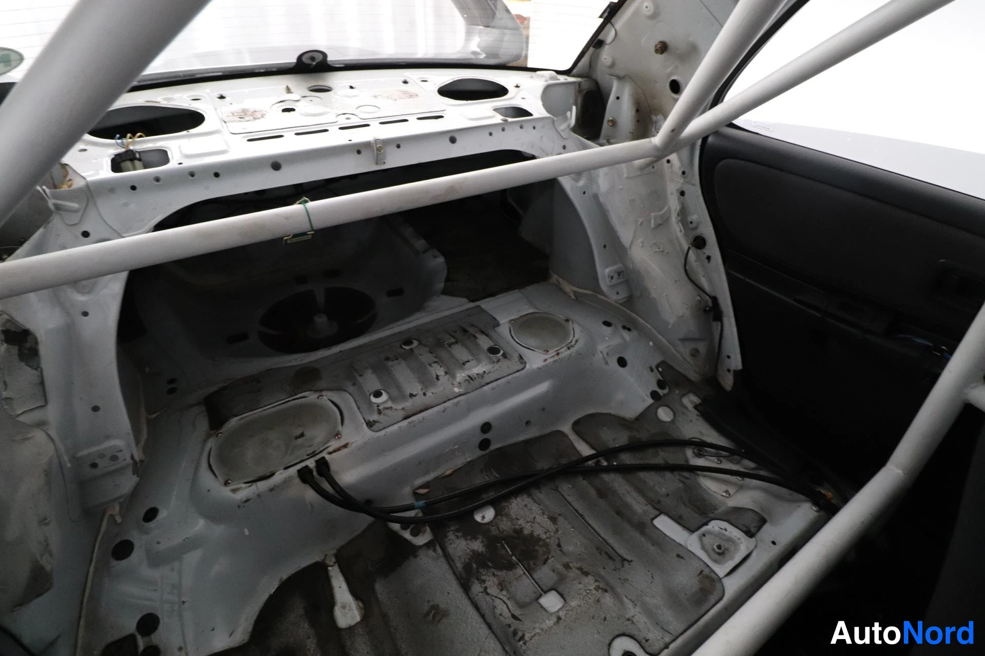 Harmaa Subaru Impreza 1999, tavaratila, kuva 12