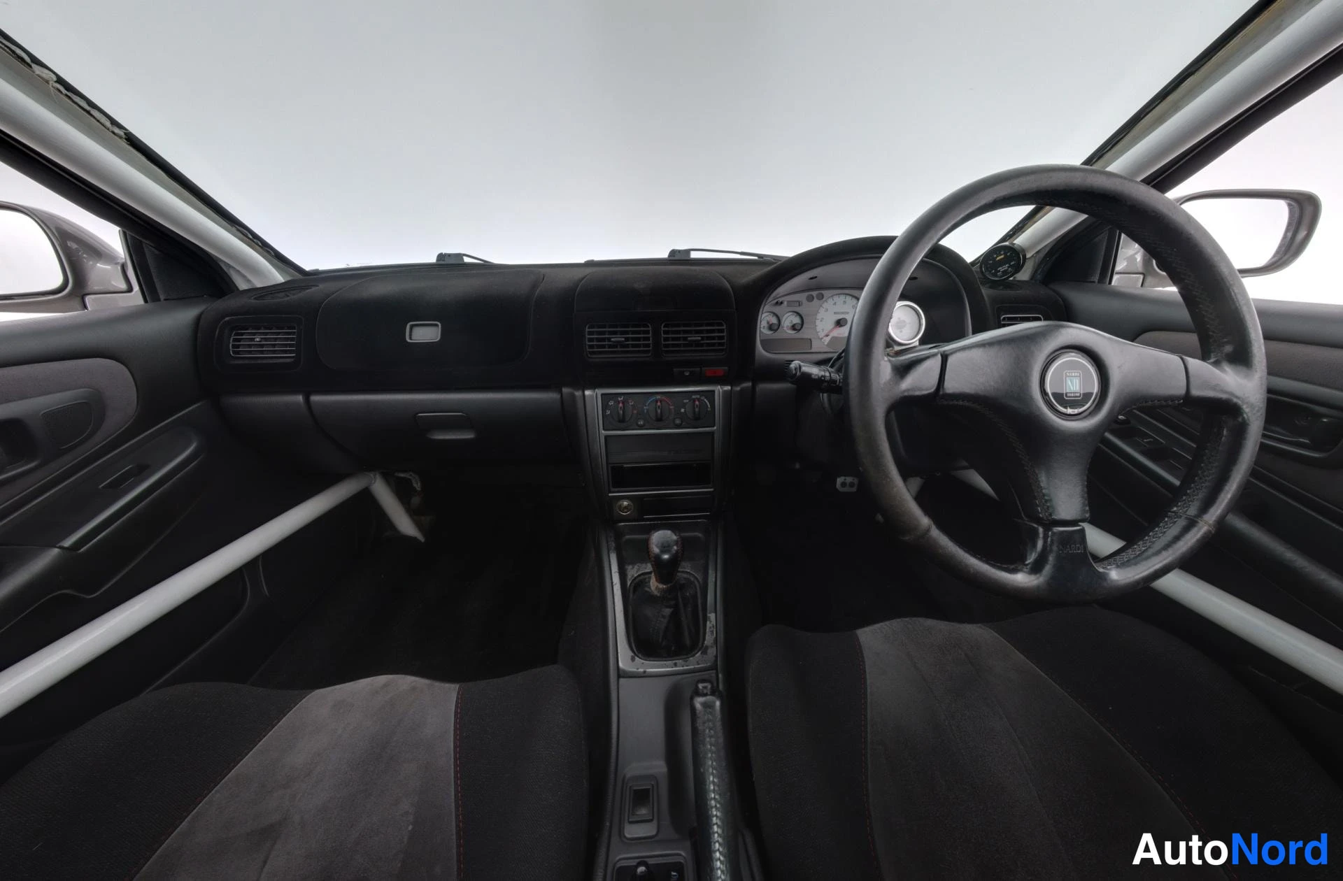 Harmaa Subaru Impreza 1999, ohjaamo, kuva 7